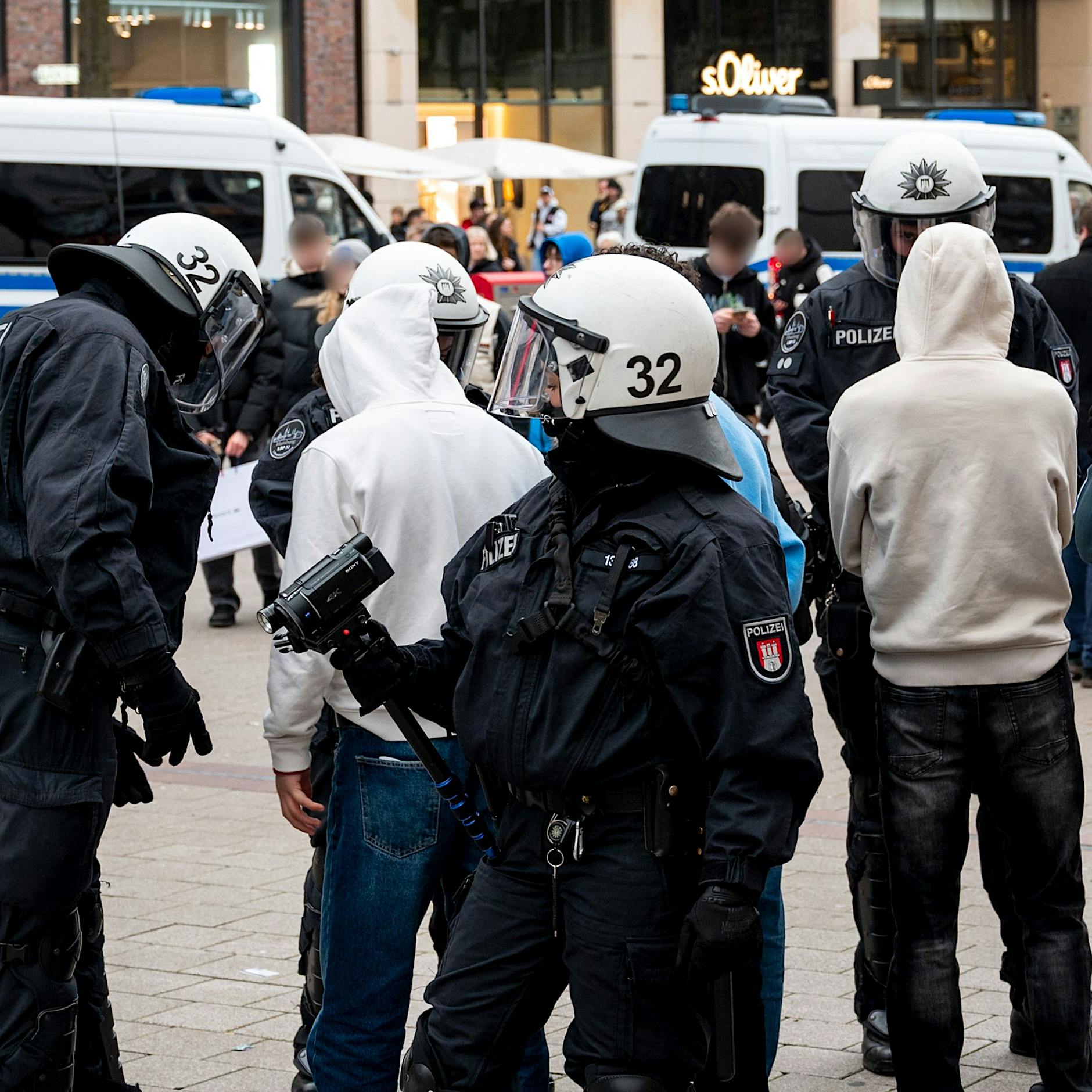 Neuer TikTok-Trend? Hunderte Jugendliche randalieren in mehreren Städten (Video)