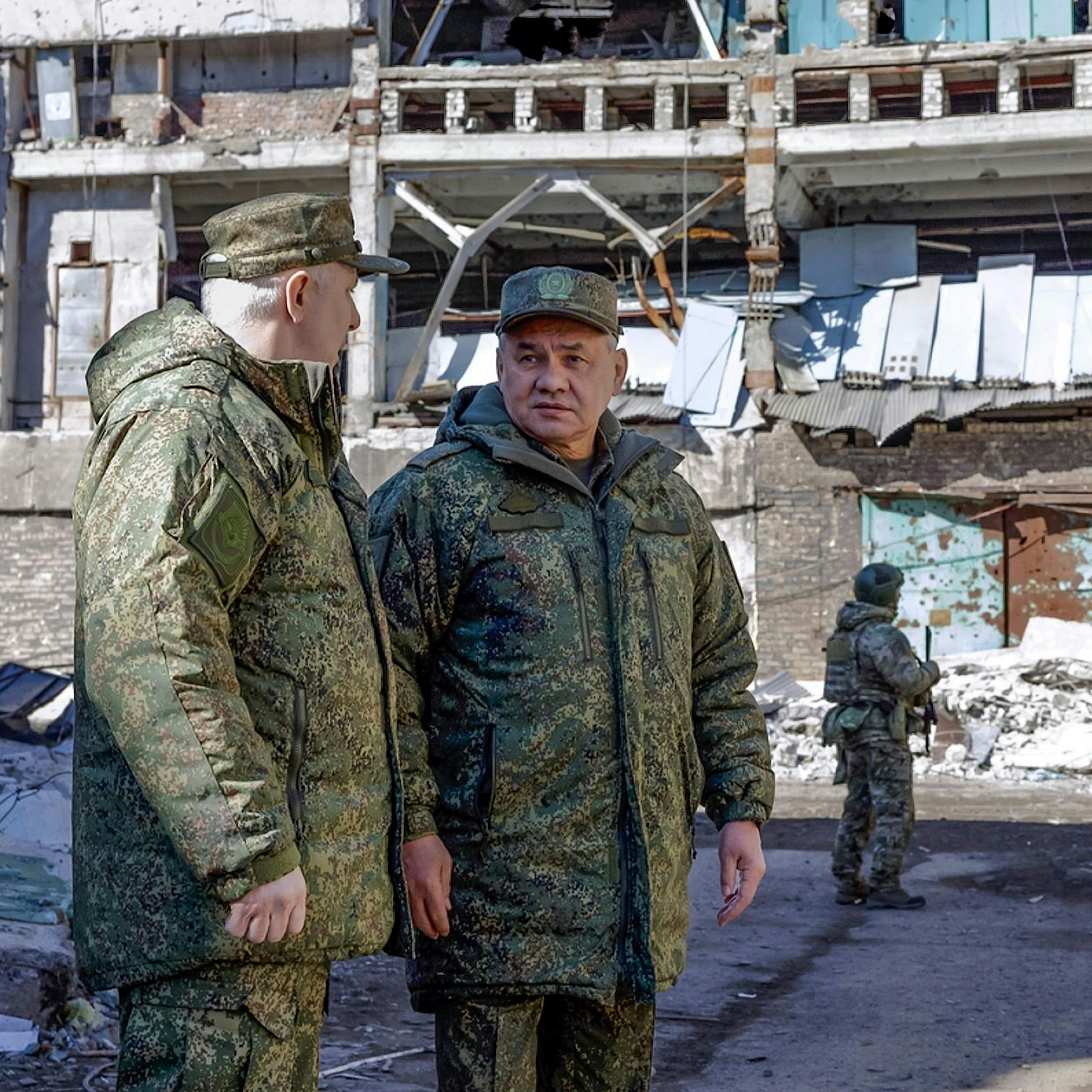 Propaganda-Video: Russlands Verteidigungsminister taucht an der Front auf