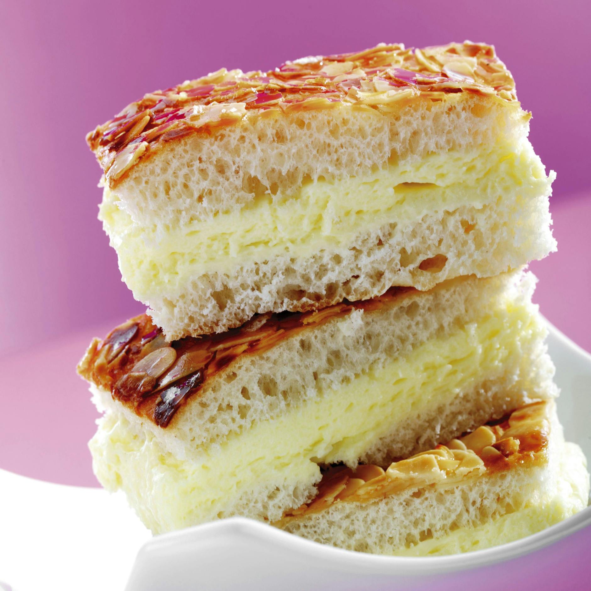 Bienenstich ist der Klassiker auf dem Kuchenbuffet.