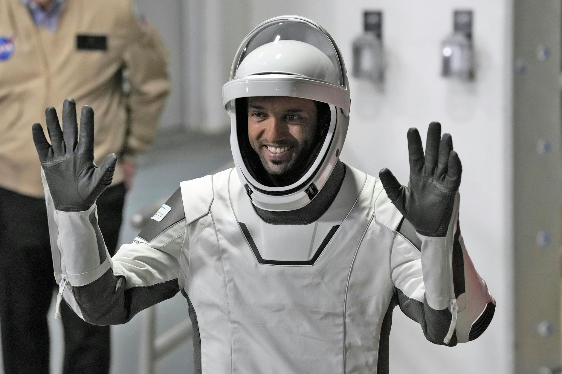 Der arabische Astronaut Sultan Al-Neyadi vor seinem Abflug in Cape Canaveral.