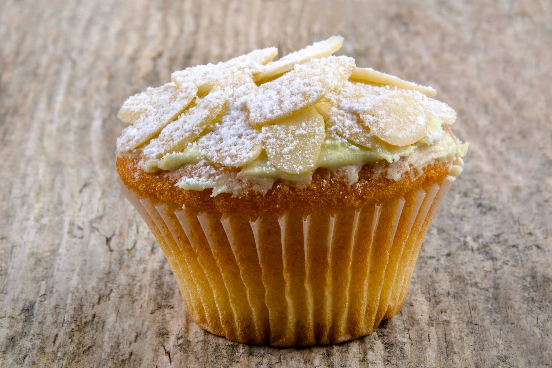 Bienenstich-Muffins sind nicht nur ein echter Hingucker, sondern auch ein wahrer Gaumenschmaus.