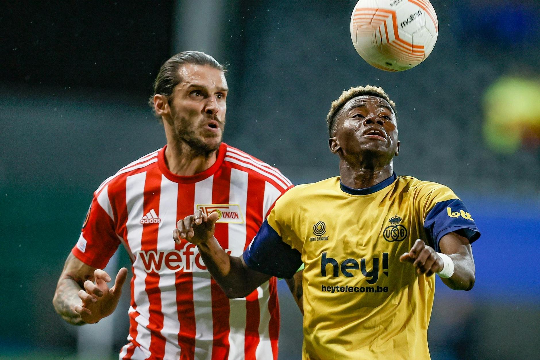 Unions Kapitän Christopher Trimmel (l.) und sein Team kennen Simon Adingra und Royal Union St.-Gilloise bereits aus dem vorigen Jahr. 