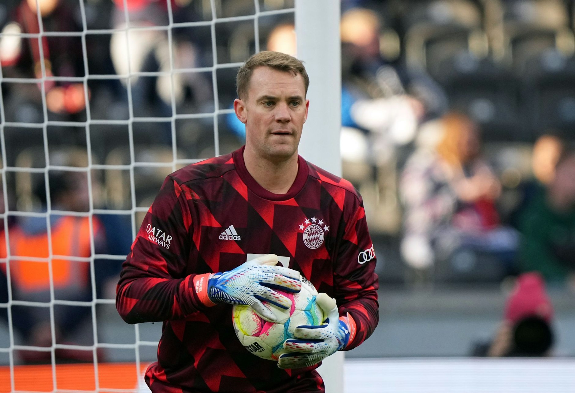 ARCHIV - Manuel Neuer in Aktion. Der verletzte Nationaltorhüter arbeitet am Comeback bei den Bayern.  