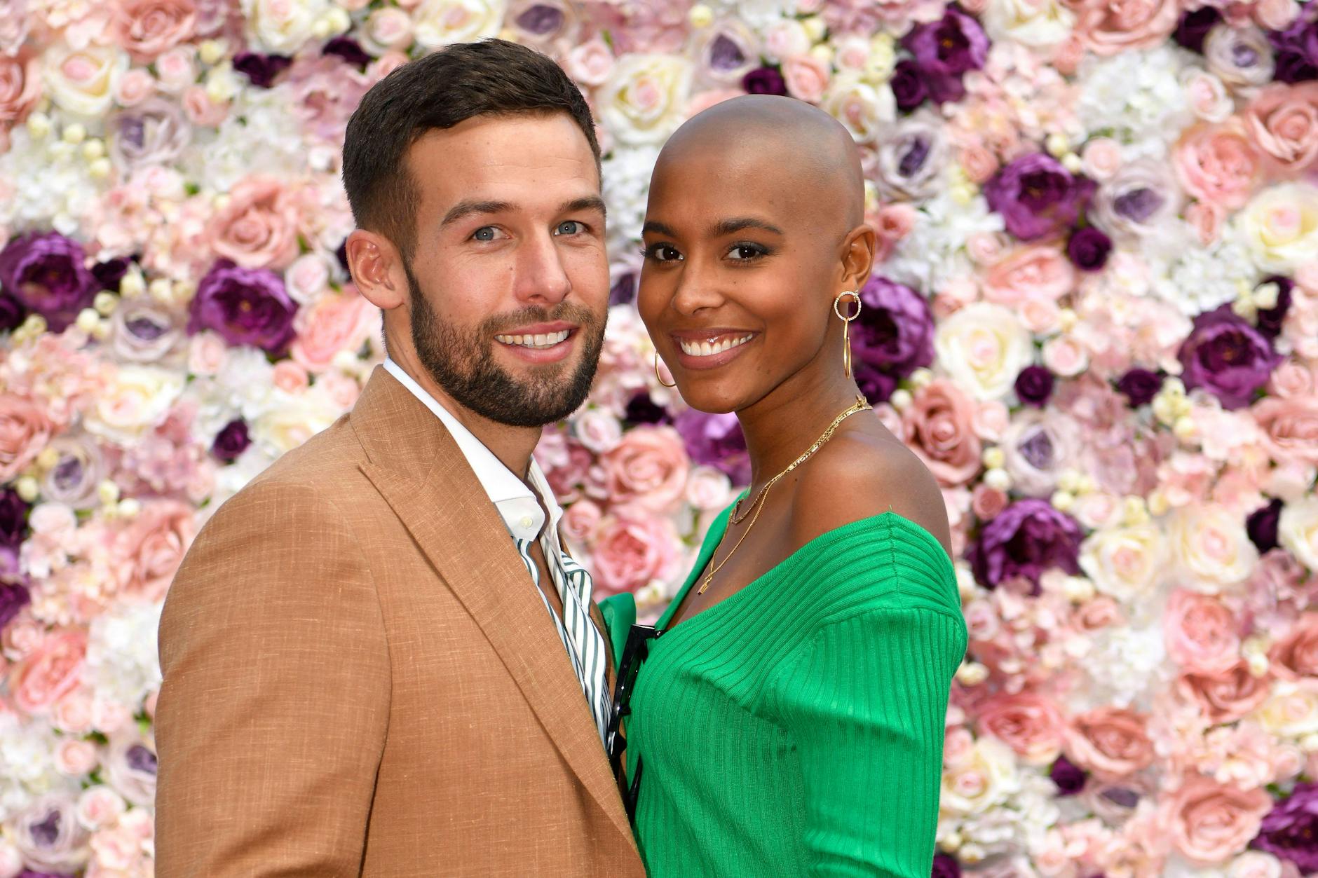 Florist Jan Hoffmann schenkt seiner Sharon Battiste die schönsten Sträuße. Wie bleiben seine Schnittblumen so lange frisch?