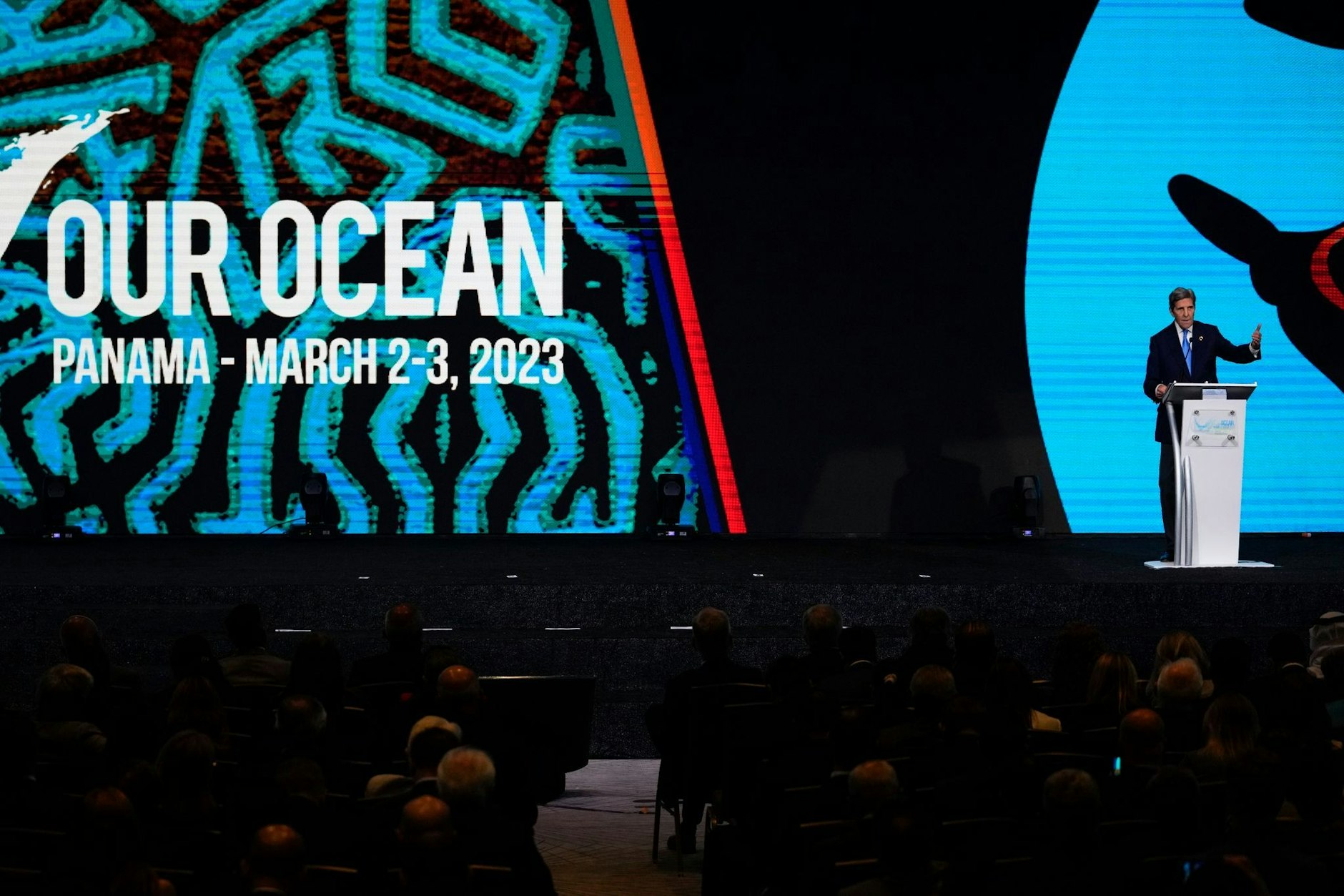 ARCHIV - John Kerry, Sondergesandter des US-Präsidenten für Klimafragen, spricht am Eröffnungstag der Konferenz »Our Ocean« in Panama-Stadt.  