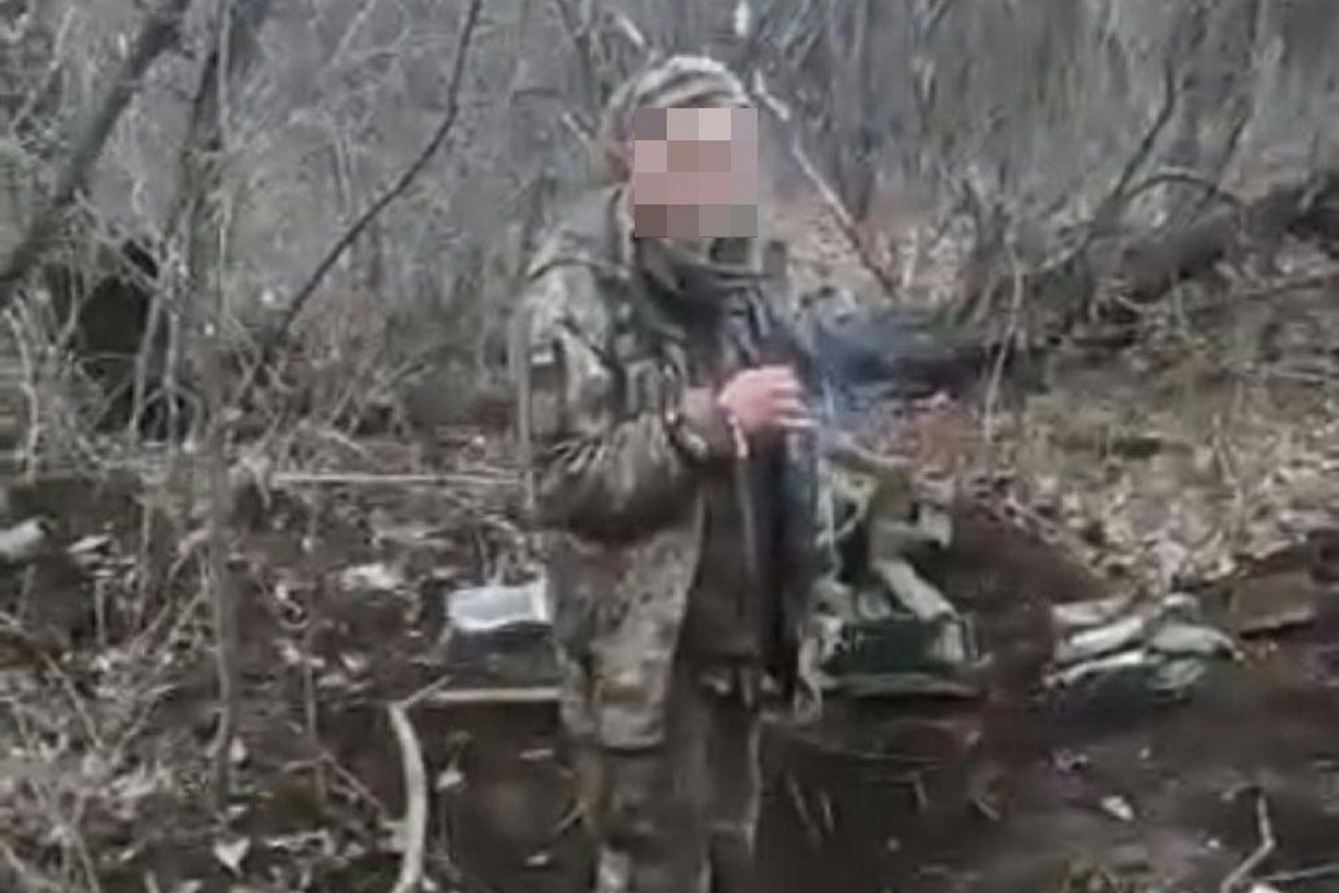 Die letzten Sekunden im Leben des Kriegsgefangenen. Kurz darauf wird er erschossen.