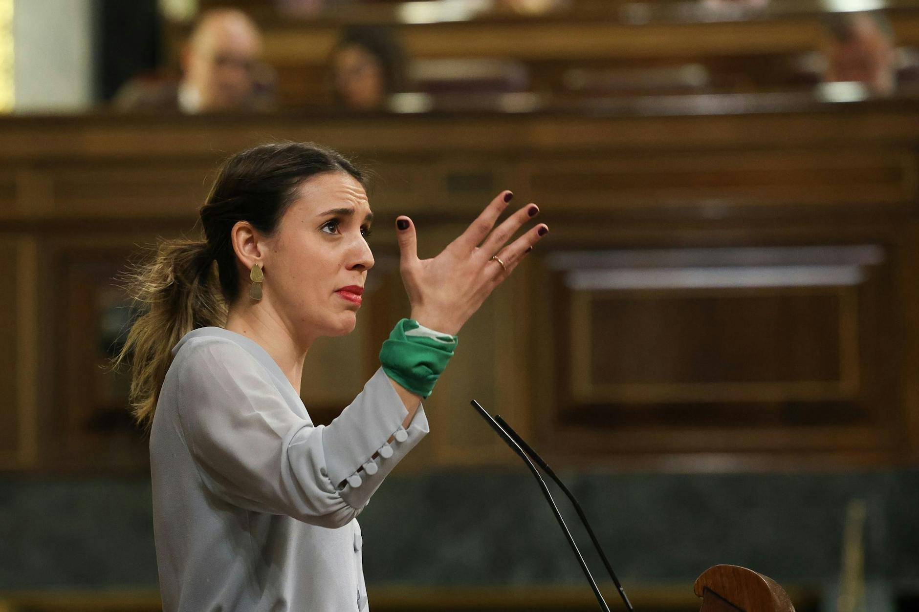 „Wir wollen keine Rückkehr zu einem patriarchalischen System, in dem man als Opfer gefragt wurde, ob man die Beine richtig geschlossen hatte“: Gleichstellungsministerin Irene Montero von Unidas Podemos.