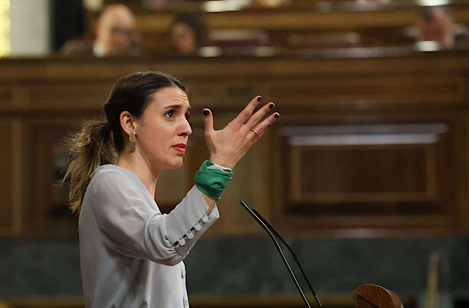„Wir wollen keine Rückkehr zu einem patriarchalischen System, in dem man als Opfer gefragt wurde, ob man die Beine richtig geschlossen hatte“: Gleichstellungsministerin Irene Montero von Unidas Podemos.