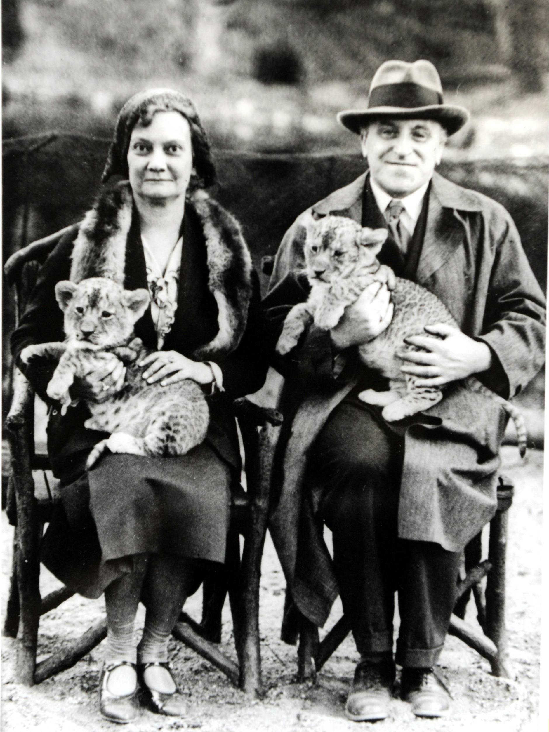 Glücklichere Tage: das Ehepaar Maud und Carl von Ossietzky im Berliner Zoo. Undatierte Aufnahme aus dem Fotoalbum ihrer Tochter Rosalinde.