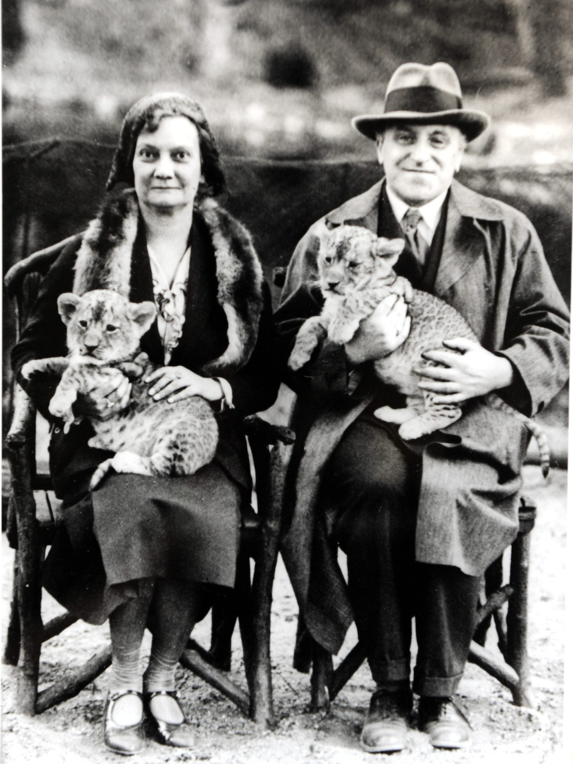 Glücklichere Tage: das Ehepaar Maud und Carl von Ossietzky im Berliner Zoo. Undatierte Aufnahme aus dem Fotoalbum ihrer Tochter Rosalinde.