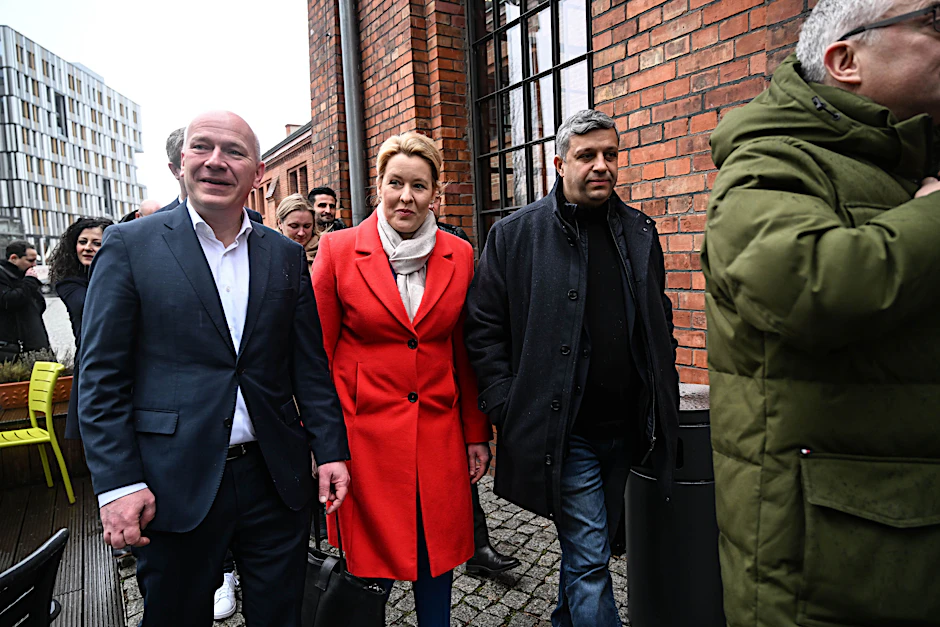 Kai Wegner (CDU), Franziska Giffey und Raed Saleh von der SPD.&nbsp;