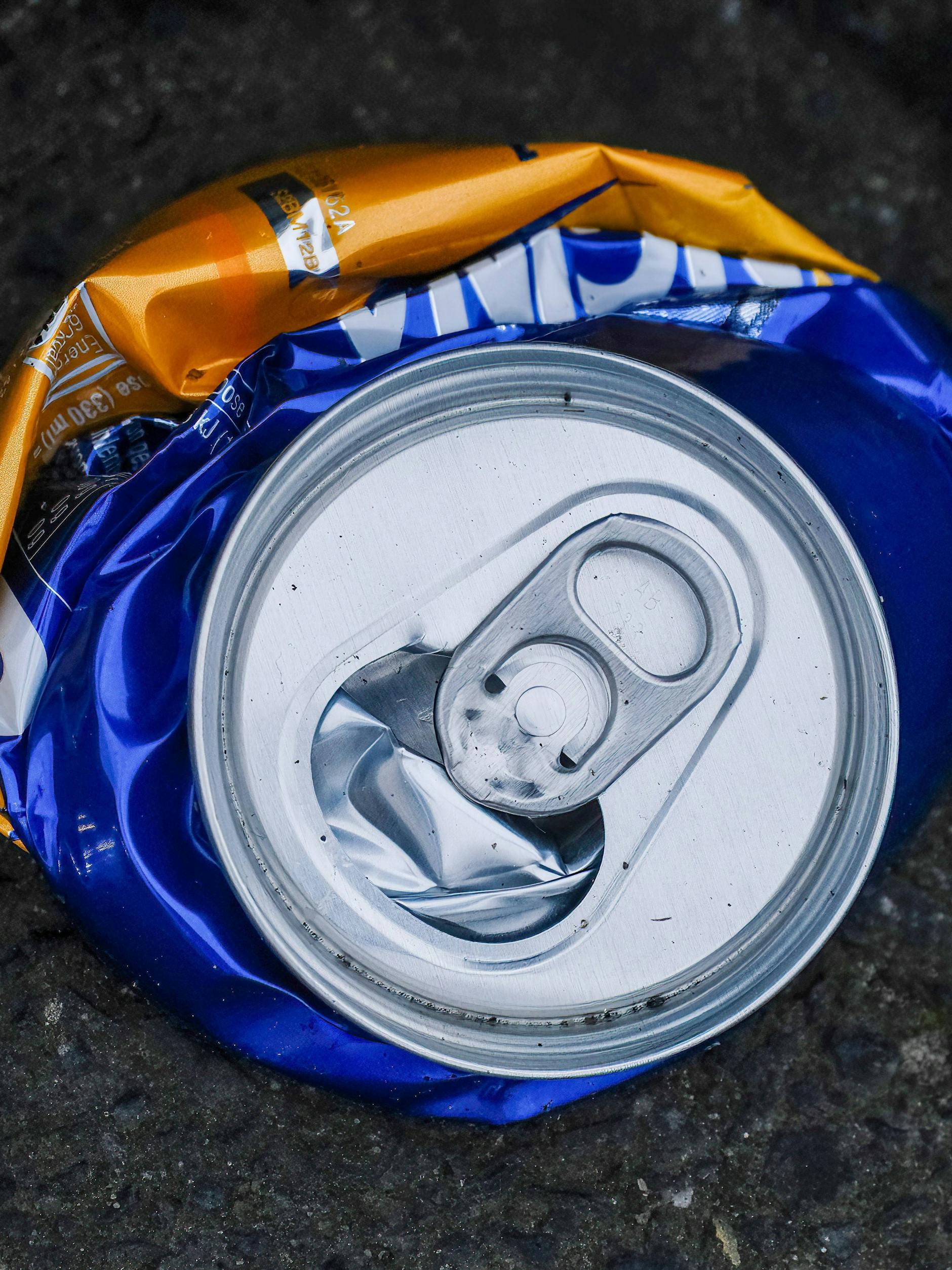 Aluminium findet sich nicht nur in Dosen, sondern zum Beispiel auch in Essen und Kosmetika.