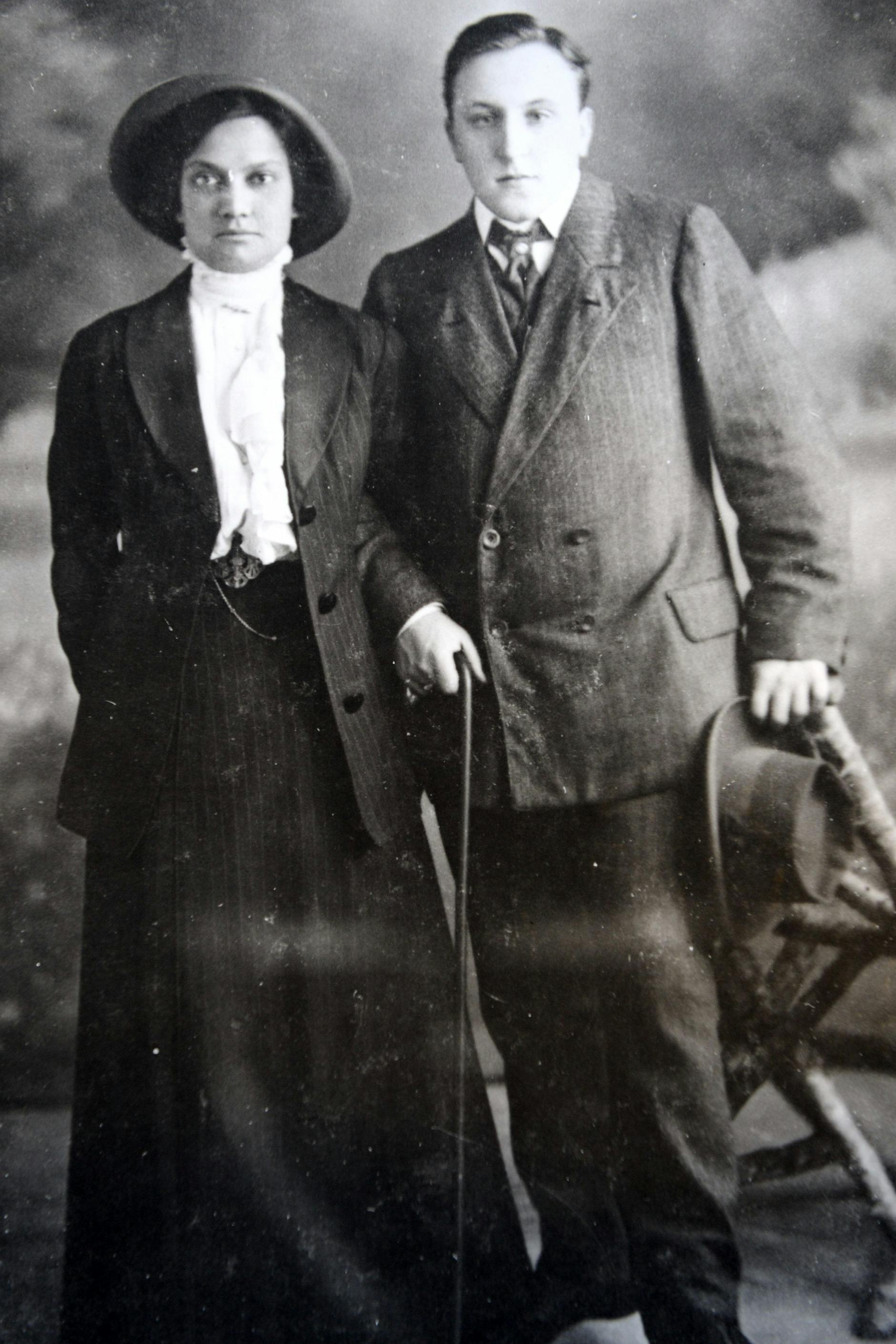 Engagiert betrieb die Frauenrechtlerin Maud von Ossietzky, hier 1925 noch als Maud Lichfield-Woods mit ihrem Verlobten Carl, nach Kriegsende das Wiedererscheinen der Weltbühne.