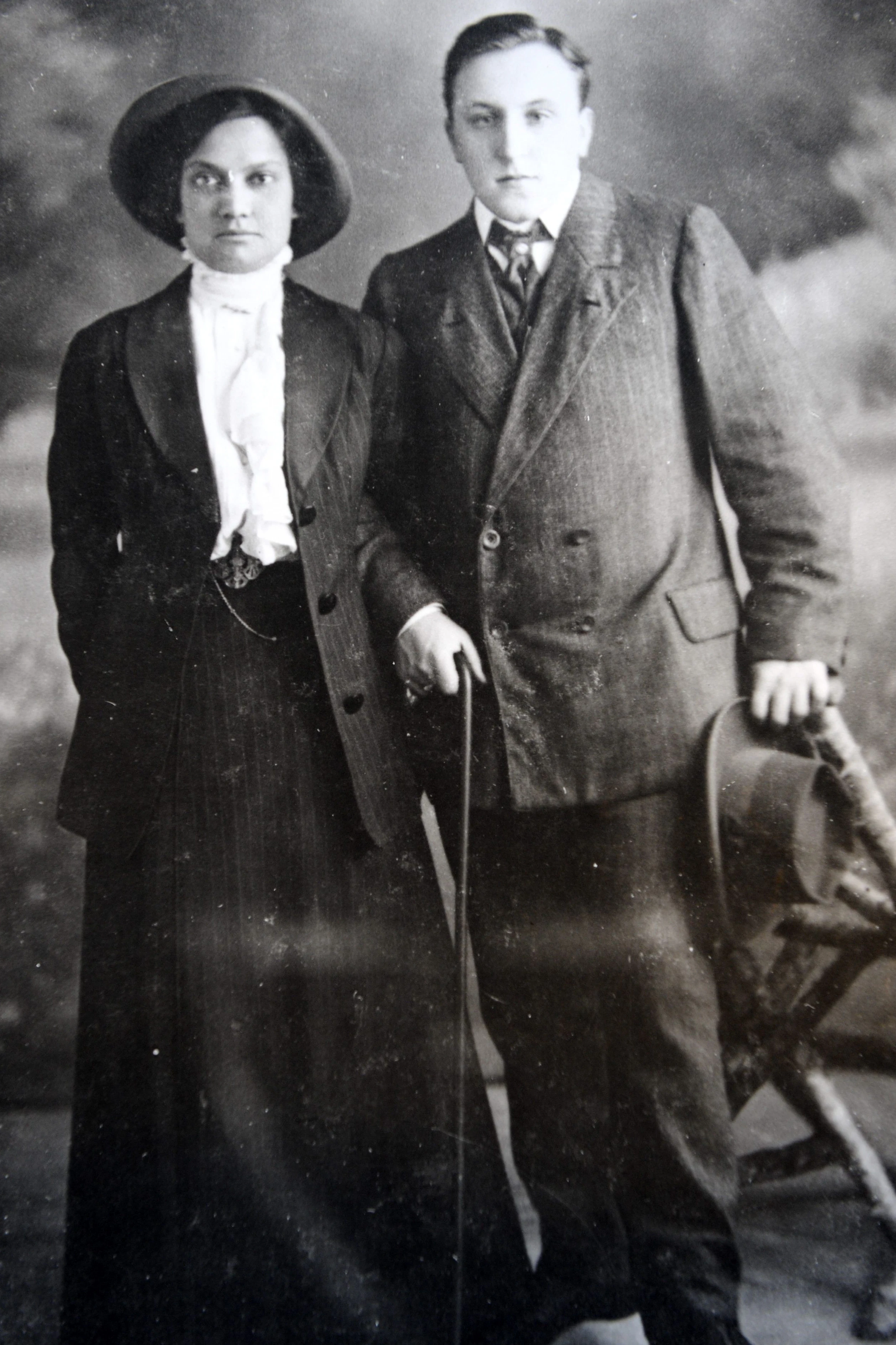 Engagiert betrieb die Frauenrechtlerin Maud von Ossietzky, hier 1925 noch als Maud Lichfield-Woods mit ihrem Verlobten Carl, nach Kriegsende das Wiedererscheinen der Weltbühne.