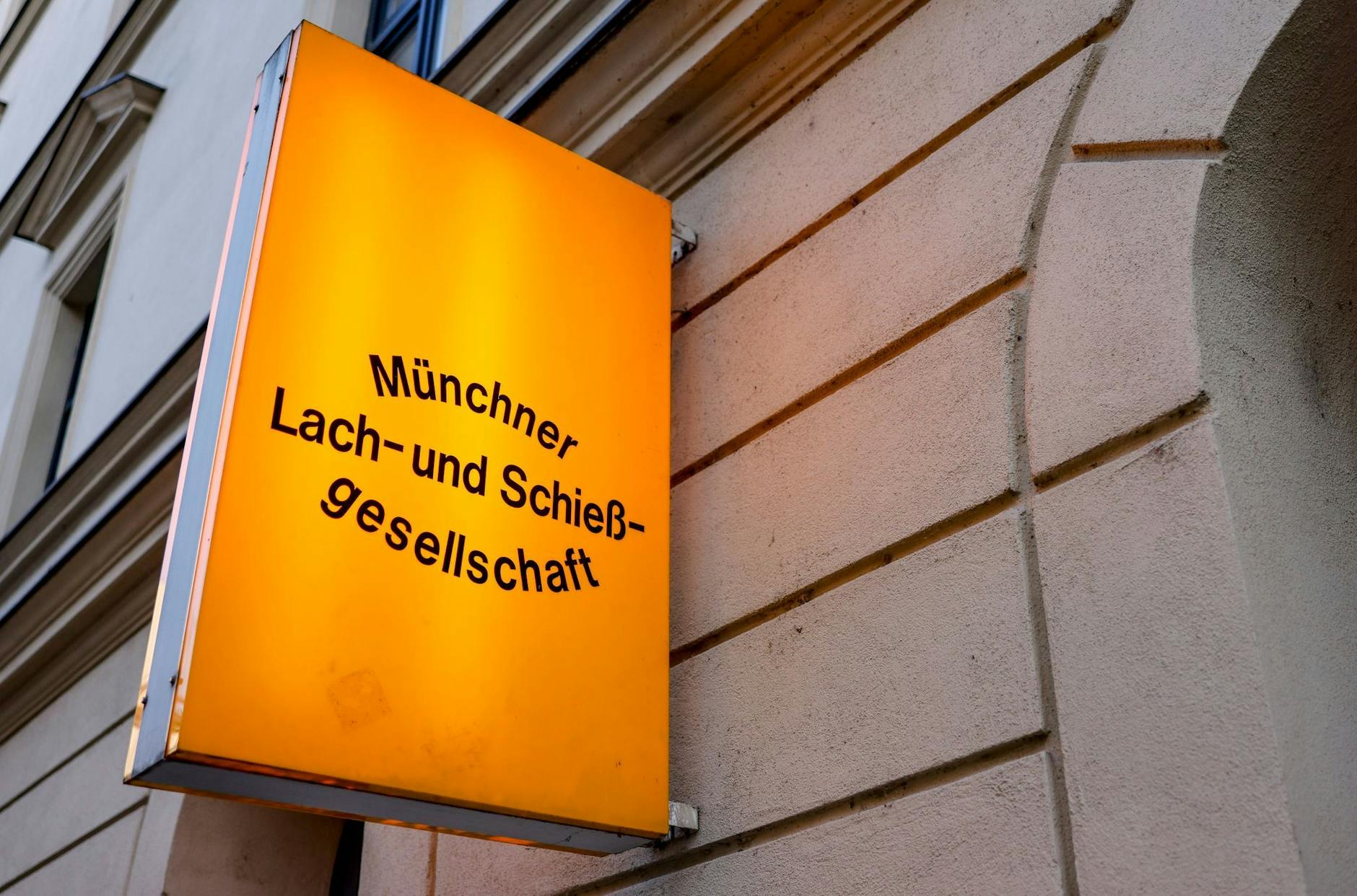 PRODUKTION - Die Lach- und Schießgesellschaft in München-Schwabing.