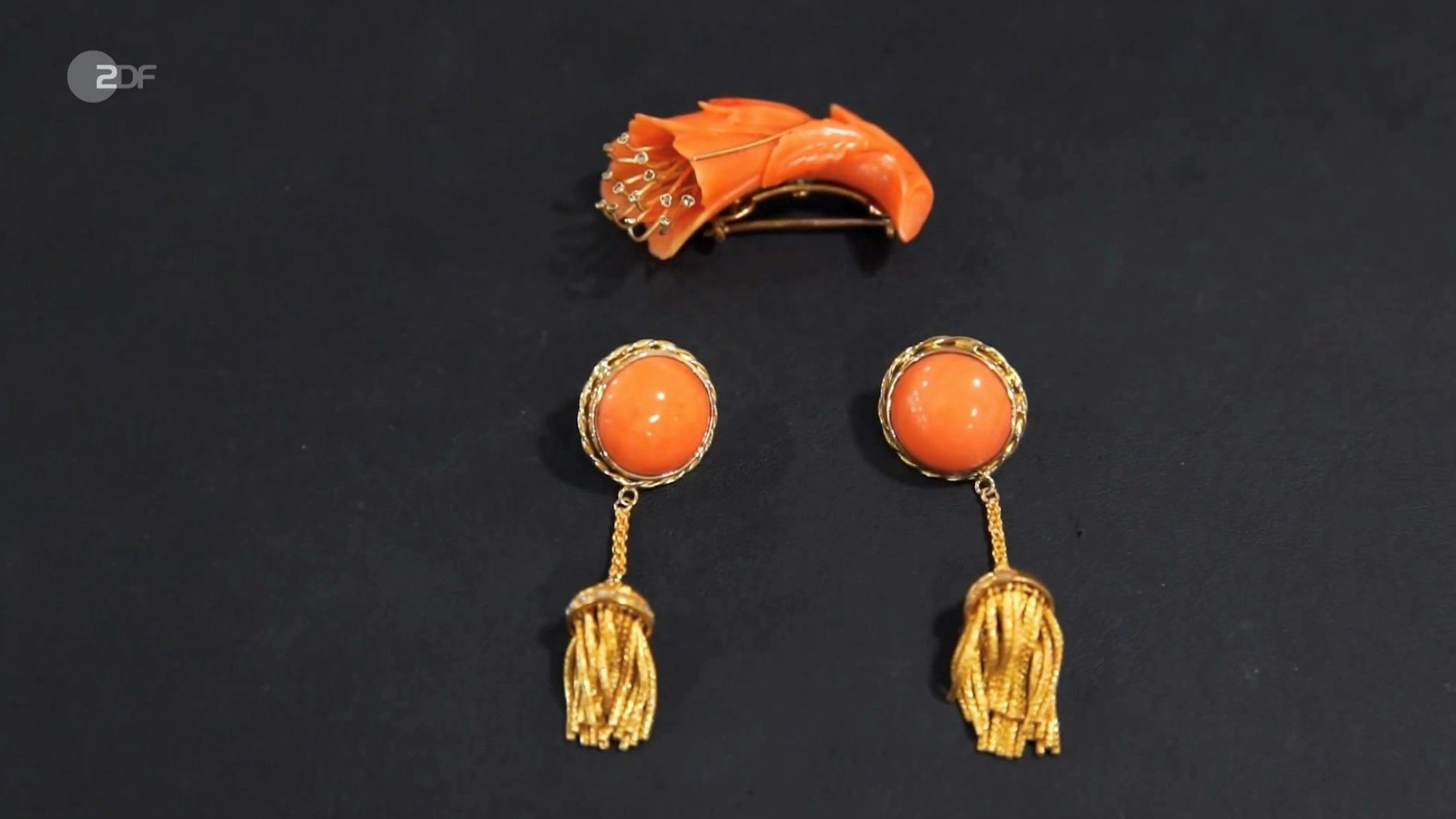 Aus der Brosche vom „Bares für Rares“-Deal lies Elke Velten ein Set anfertigen.