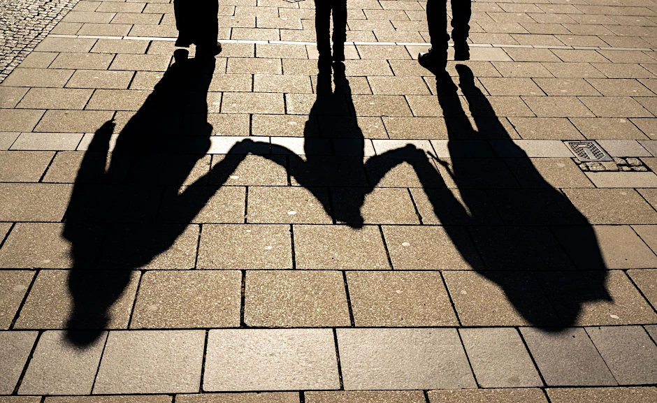 ARCHIV - Noch ein weiter Weg: Die Lohnlücke zwischen Männern und Frauen, der sogenannte Gender Pay Gap, bleibt konstant hoch. Die Gründe dafür finden sich unter anderem in der Aufteilung familiärer Pflichten.  