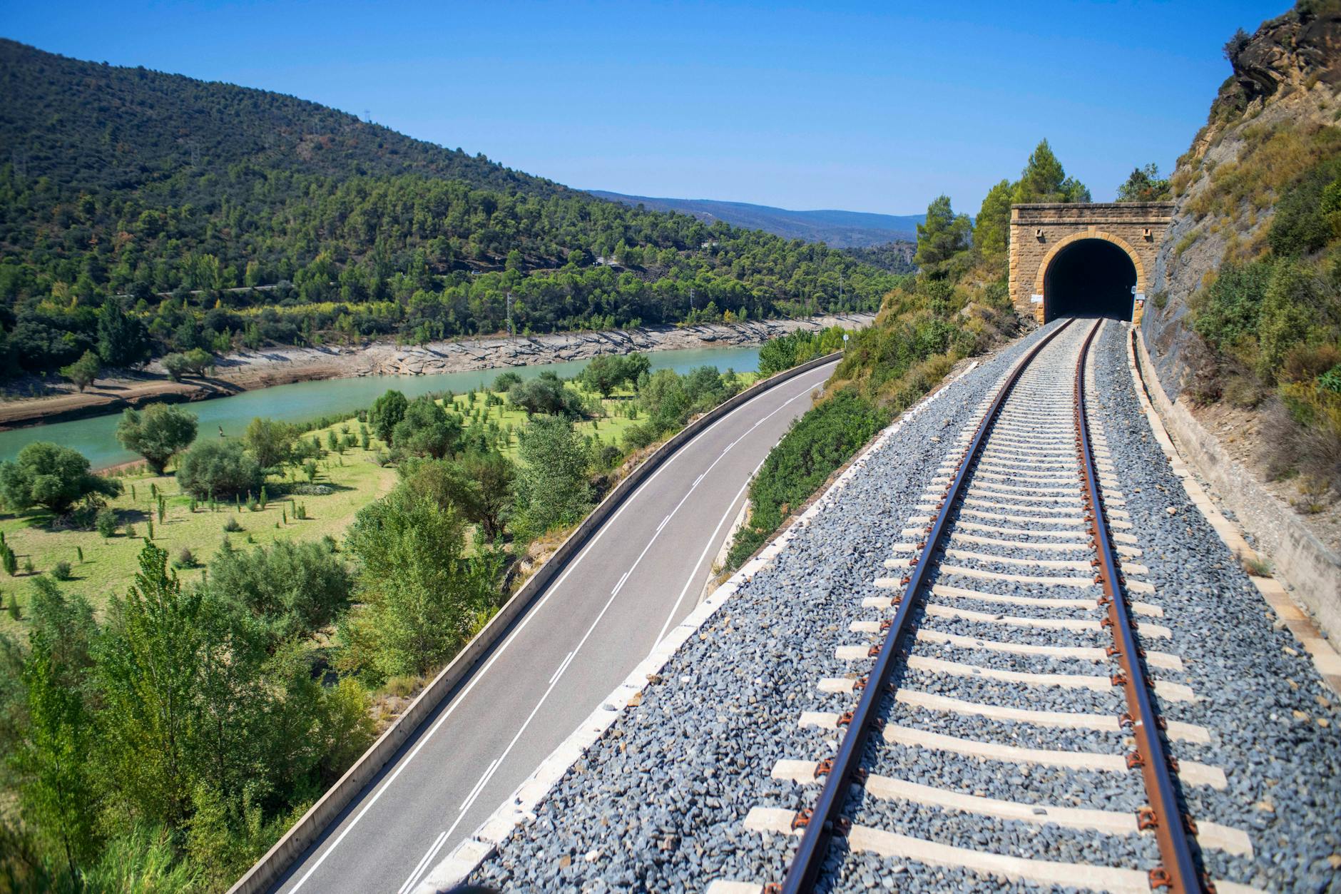 Ein Tunnel. zwischen Lleida nach Pobla de Segur in Pallars Jusso.