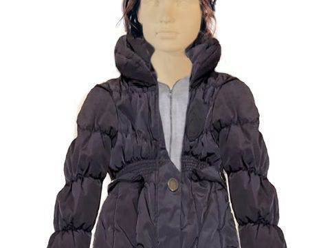 Die Polizei fragt: Wer hat Anissa in dieser Bekleidung im Bürgerpark Pankow gesehen?