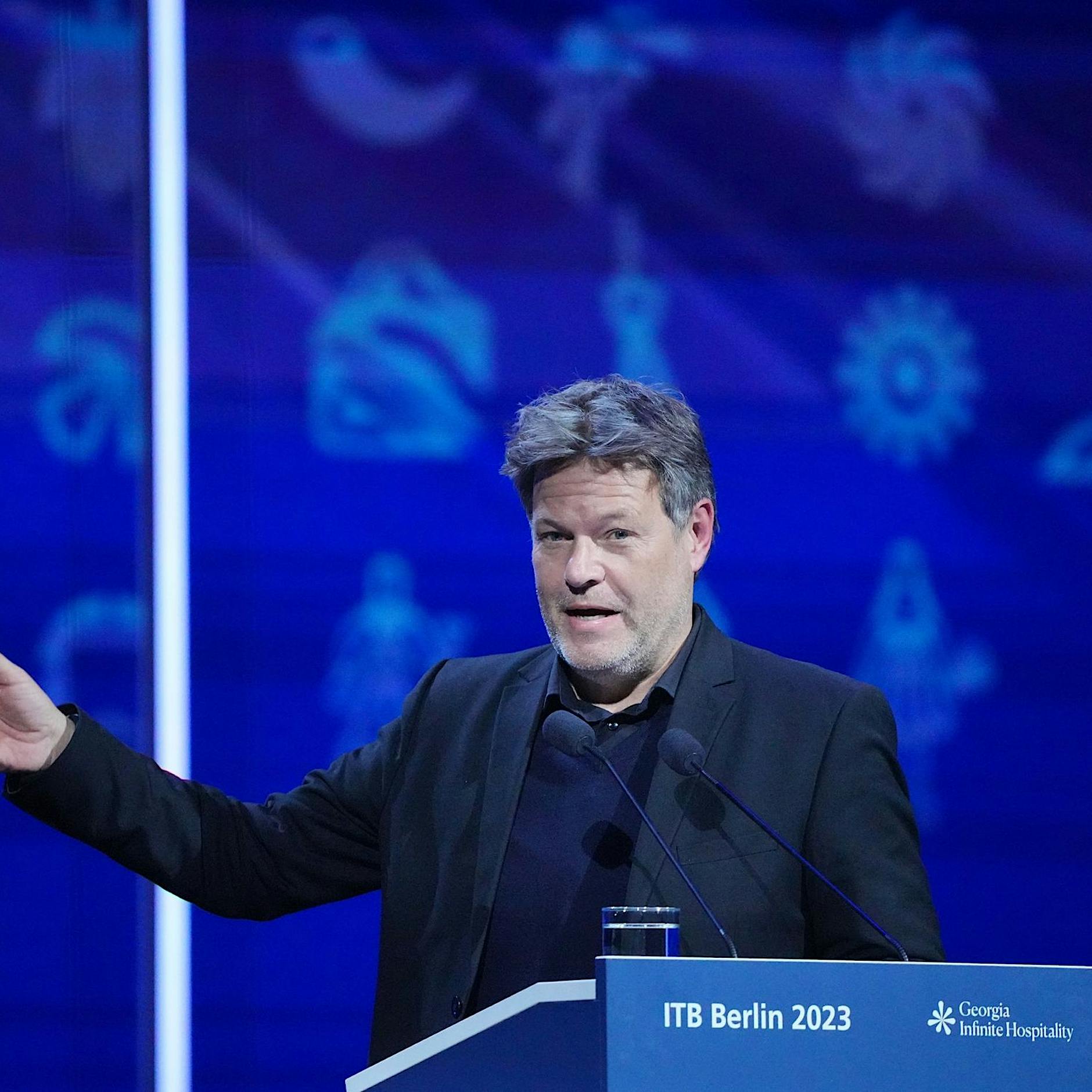 Wirtschaftsminister Habeck eröffnet ITB in Berlin