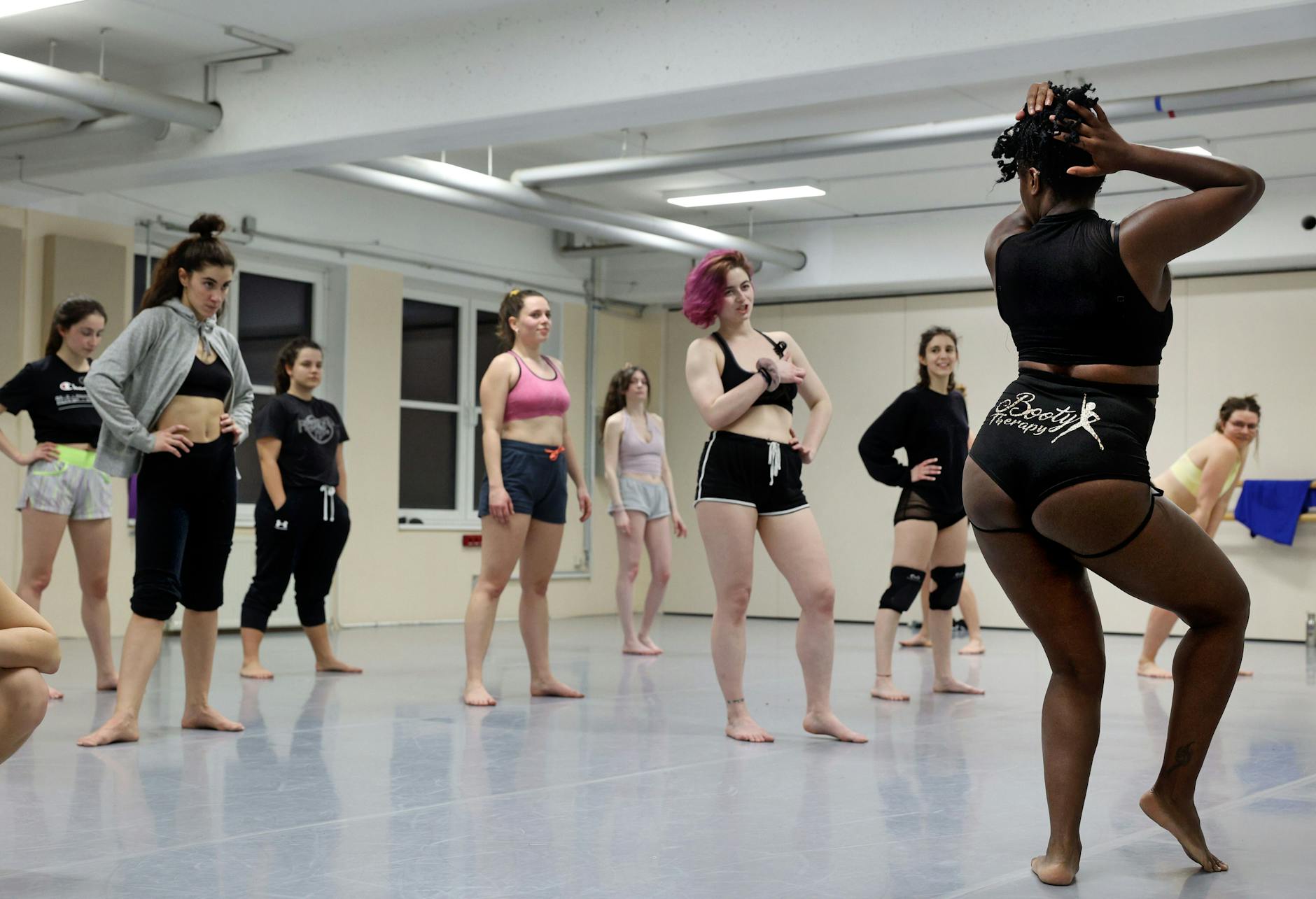 Maimouna hat auch Booty-Therapy-Flashmobs in Paris und Berlin organisiert. Die Reaktion ist meistens großartig, erzählt sie.