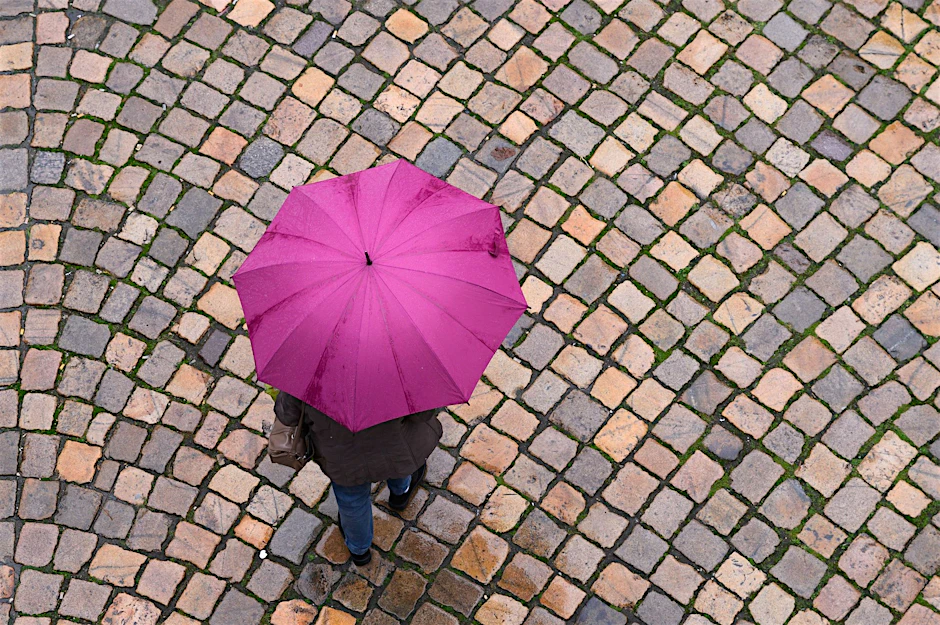 Regen freut die Natur in den meisten Fällen, ärgert aber manche Menschen.