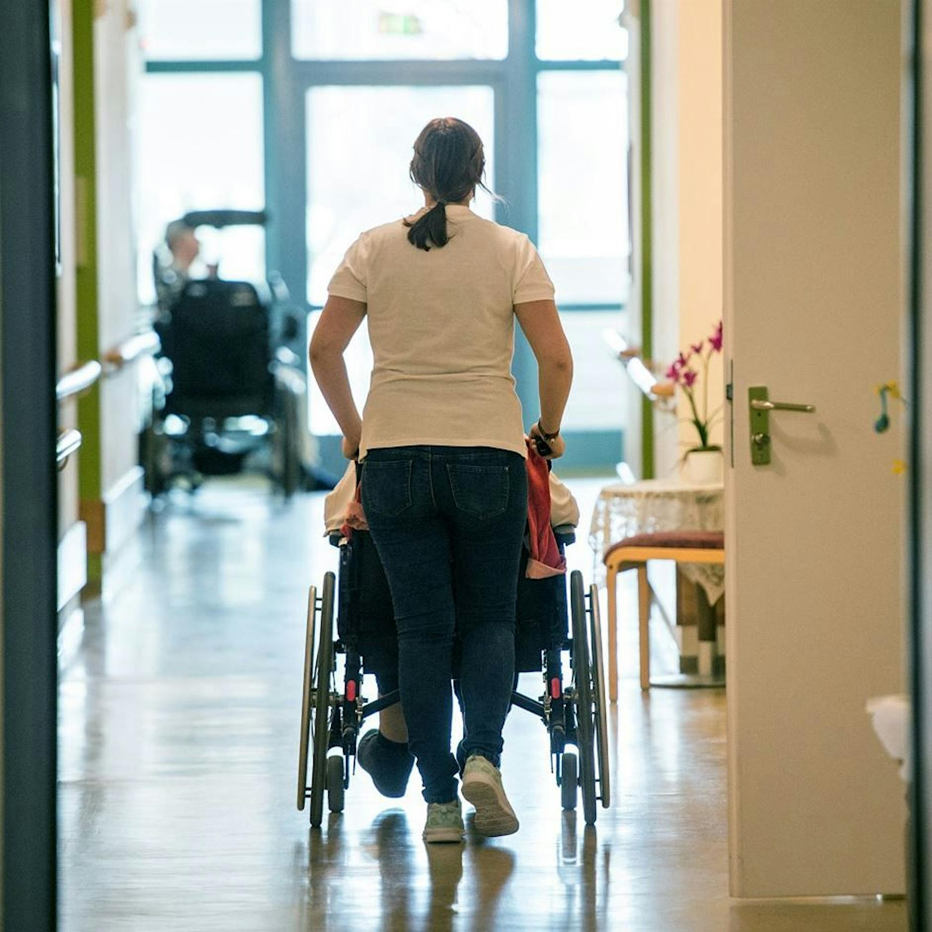 Nicht nur im Pflegeheim: Fördert der Staat dubiose Geschäfte mit Flüchtlingen?