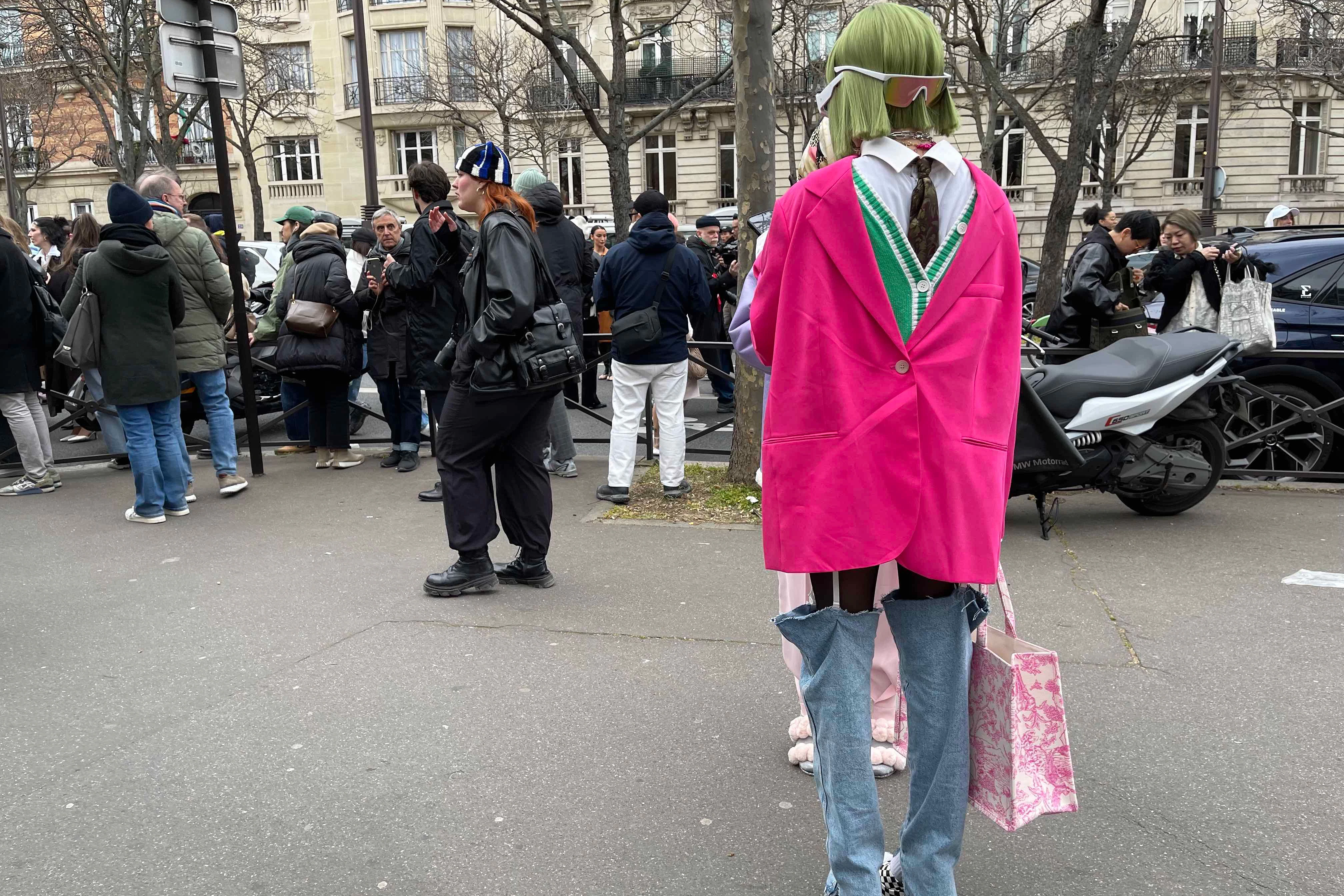 Der Vorne-nach-hinten-Style, den einst die Band Kriss Kross für untenrum etablieren wollte: Vielleicht hat der Trend für den Oberkörper bessere Chancen, man sah den Look zumindest öfter.