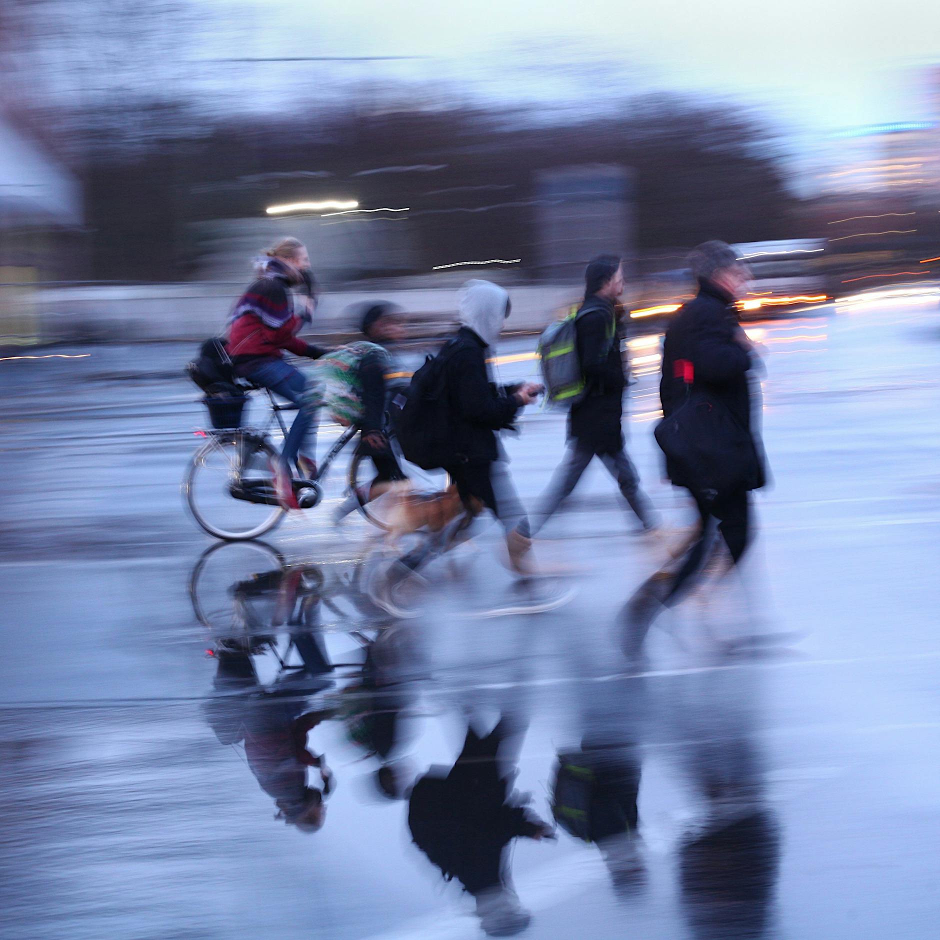 Gefahr für Fußgänger: Berlin braucht auf Radwegen dringend Zebrastreifen!