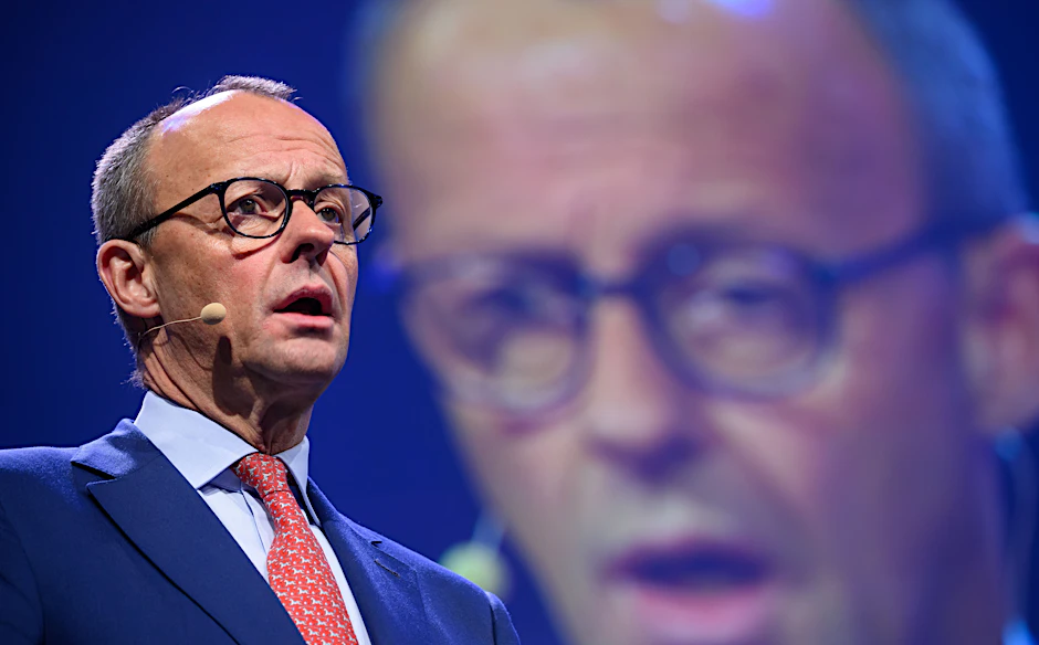 CDU-Chef Friedrich Merz wirft Kanzler Scholz Führungsschwäche vor.