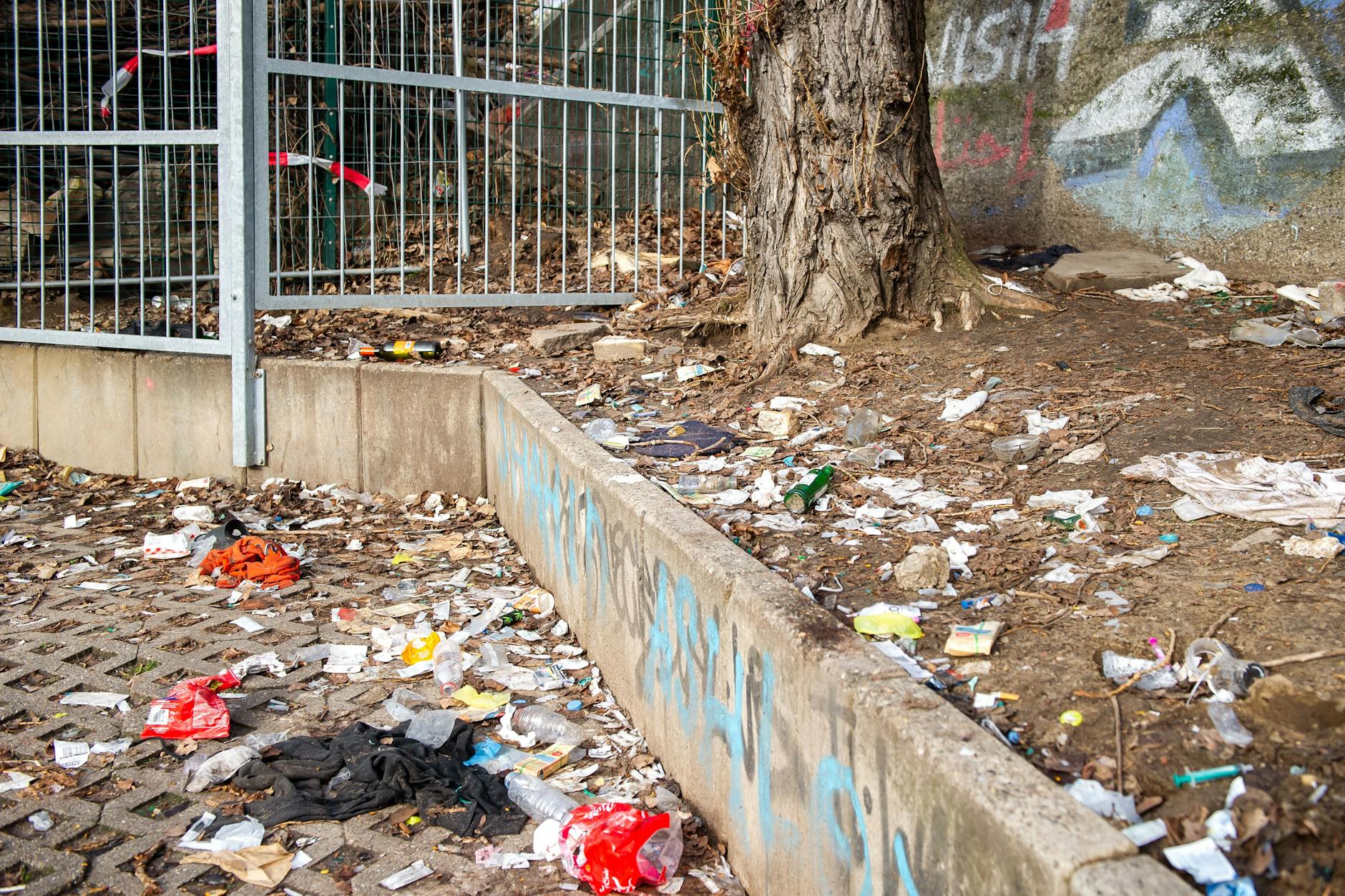 Mit der Beseitigung des Mülls kommt niemand mehr hinterher.