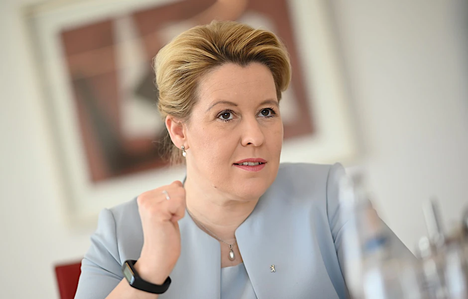 Franziska Giffey, Vorsitzende der SPD Berlin, Regierende Bürgermeisterin von Berlin, spricht.  