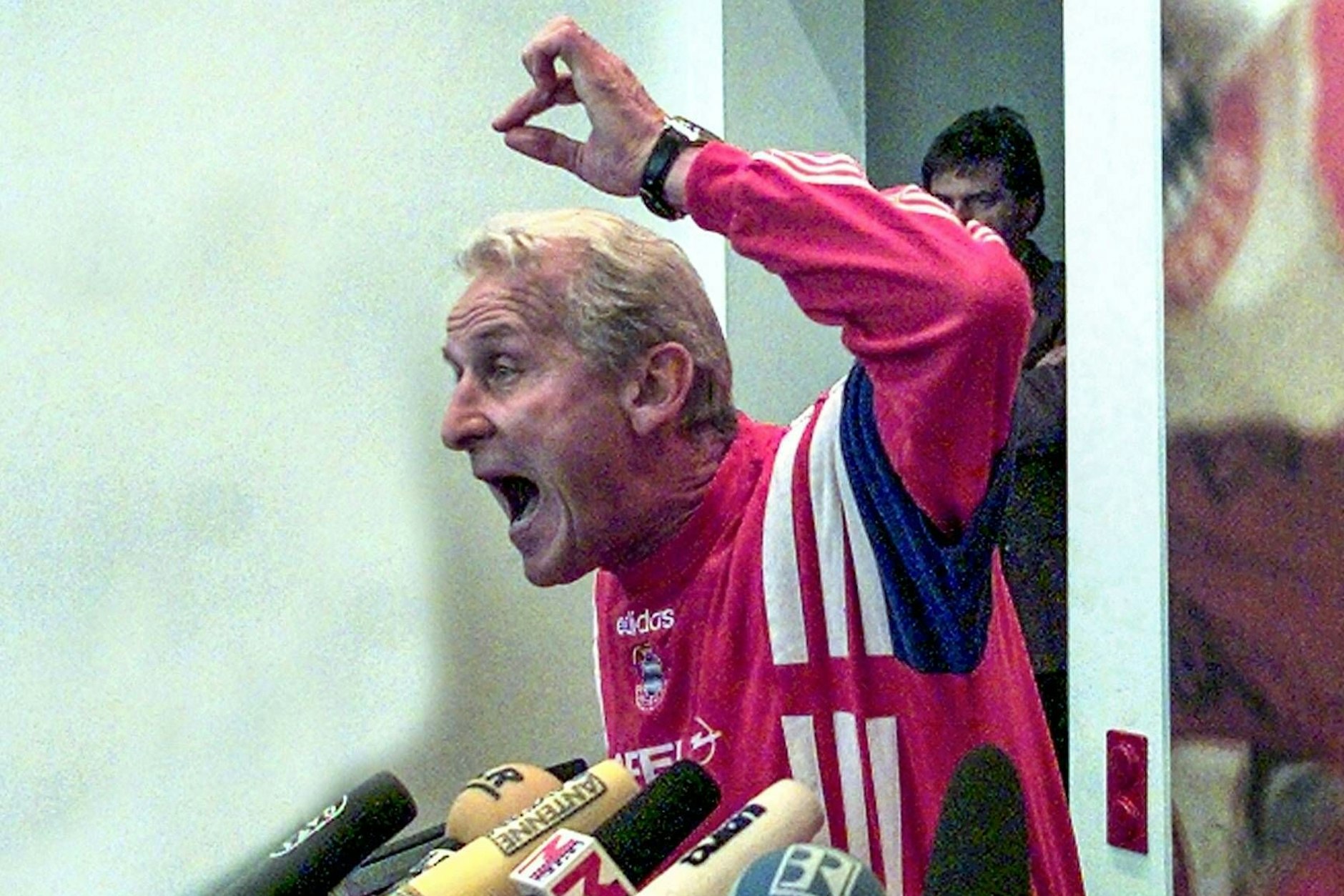 Kult geworden: Die Wutrede von Trainer Giovanni Trapattoni vor 25 Jahren bei einer Pressekonferenz des FC Bayern München. 