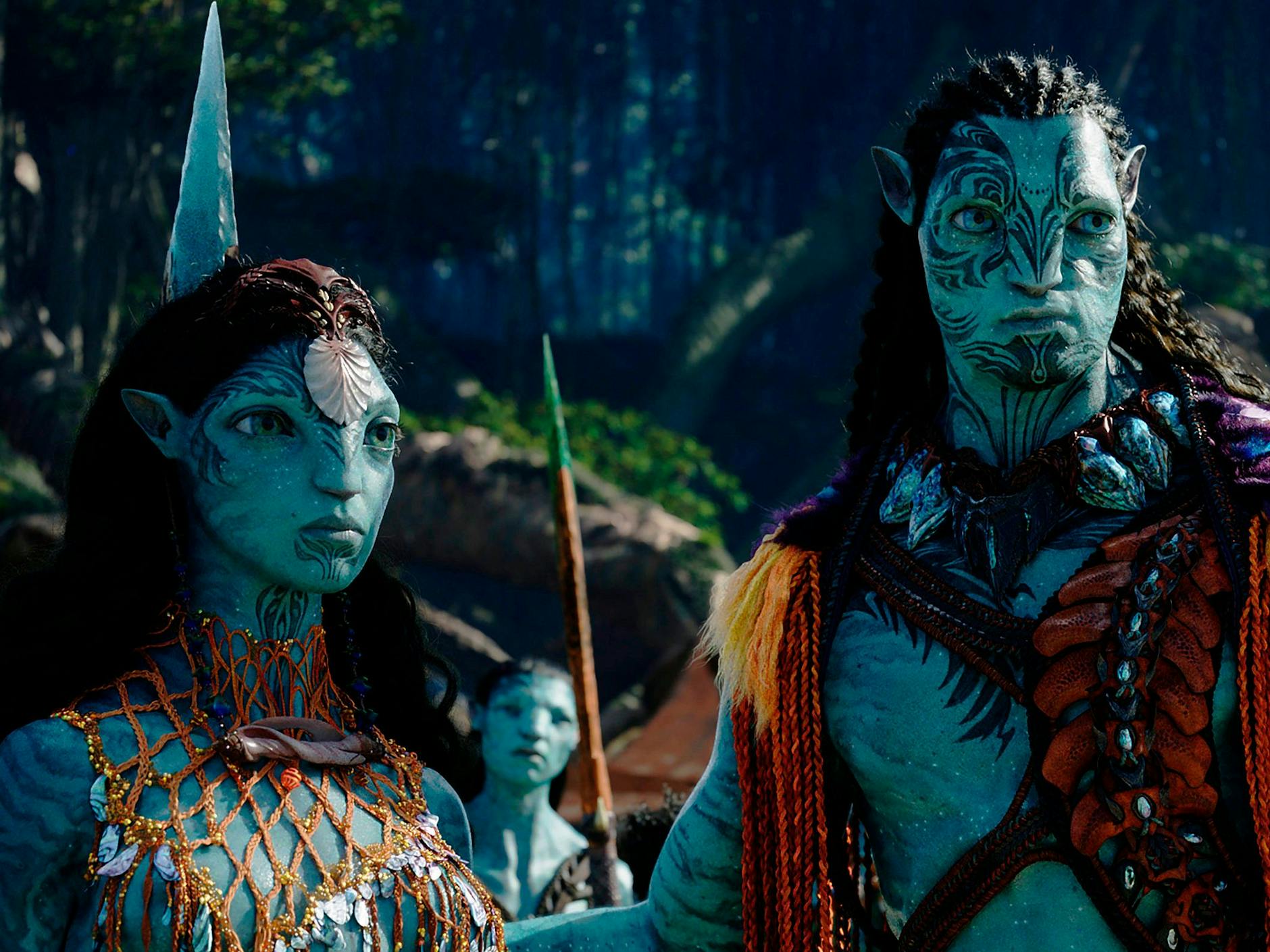 James Camerons „Avatar: The Way of Water“ hat neben der Nominierung als bester Film noch drei weitere Chancen auf einen Oscar, etwa für das beste Szenenbild oder die besten visuellen Effekte. Abseits der Awards sahen sich der Film und seine Macher indes mit Rassismusvorwürfen konfrontiert.