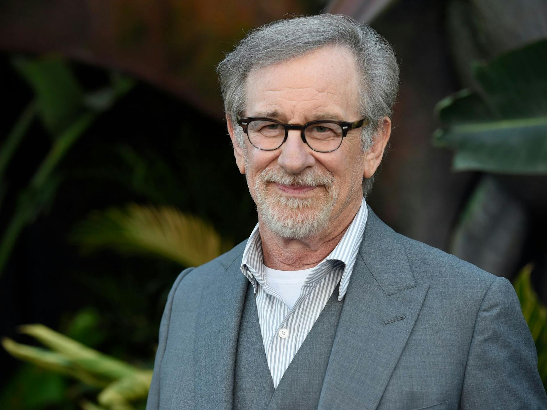 Steven Spielberg geht mit „The Fabelmans“ ins Rennen um den Regie-Oscar. Nominiert war er bereits stattliche 22 Mal, gewonnen hat er bisher drei der begehrten Filmpreise. Überdies wurde Spielberg erst vor wenigen Wochen auf der 73. Berlinale für sein Lebenswerk mit dem Goldenen Ehrenbären geehrt.
