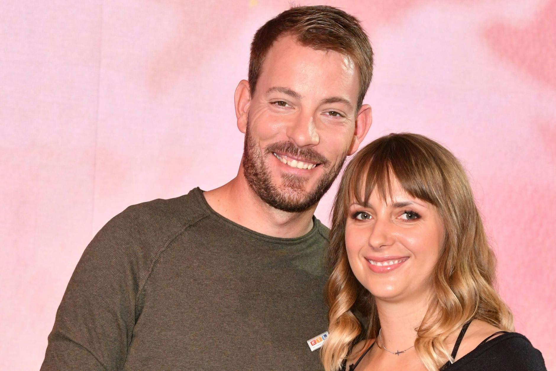 Die „Bauer sucht Frau“-Stars Gerald und Anna Heiser mussten um ihre Tochter Alina bangen, erzählen sie jetzt bei „Goodbye Deutschland – Die Auswanderer“.