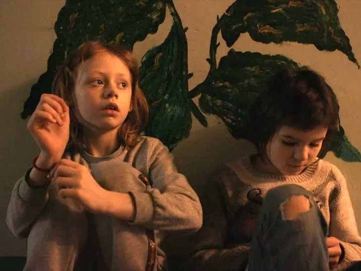 Simon Lereng Wilmont und Monica Hellström sind mit dem Film „A House Made of Splinters“ bei den Oscars dabei. In der Dokumentation geht es um den Angriffskrieg Russlands auf die Ostukraine; im Zentrum steht eine Gruppe Sozialarbeiter, die sich um die Kinder von mittellosen Familien kümmert, die in der Nähe der Front leben.