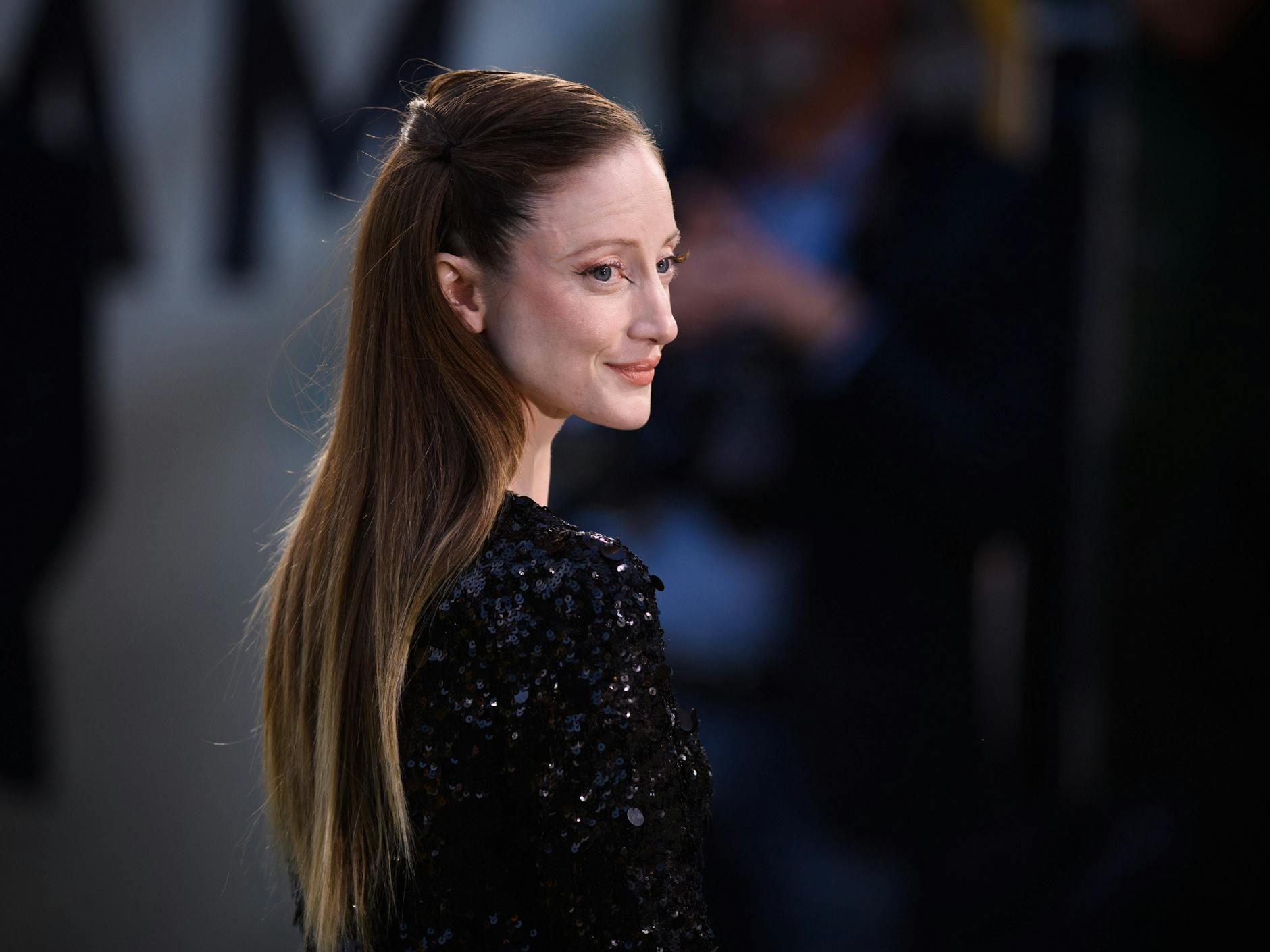 Andrea Riseborough ist für ihre Rolle der Leslie in Michael Morris’ Filmdrama „To Leslie“ nominiert, der von einer jungen Mutter handelt, die einen hohen Lotto-Gewinn verjubelt und schließlich obdachlos wird. Für die 41-jährige Britin ist es die erste Nominierung bei einem großen, wichtigen Filmpreis.