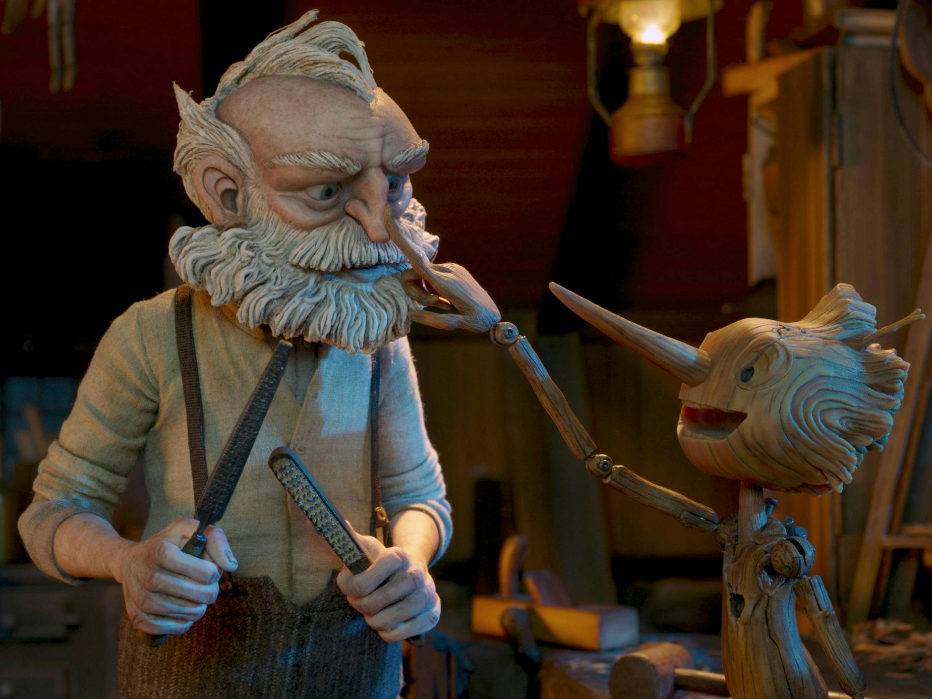 Guillermo del Toro und Mark Gustafson haben Chancen auf den Oscar für ihren Stop-Motion-Animationsfilm „Guillermo del Toros Pinocchio“, der die Geschichte der hölzernen Puppe Pinocchio und ihres Erschaffers erzählt. Fünf Annie Awards – einer der wichtigsten Preise im Animations-Bereich – gab es dafür bereits.