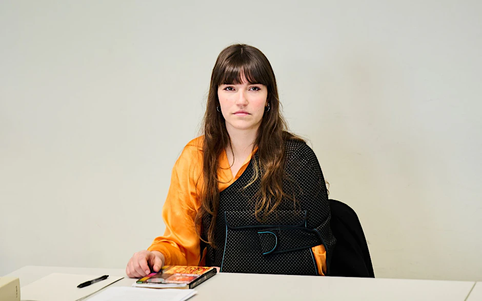 Die Sprecherin der Klimagruppe Letzte Generation Carla Hinrichs in einem Gerichtssaal in&nbsp;Berlin.&nbsp;
