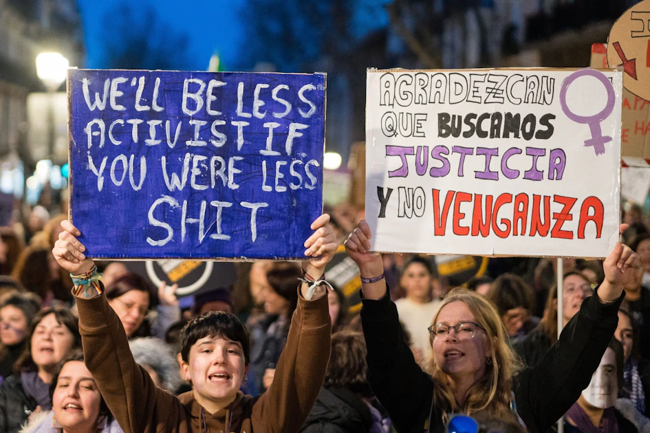 Zehntausende begehen in ganz Spanien den Weltfrauentag