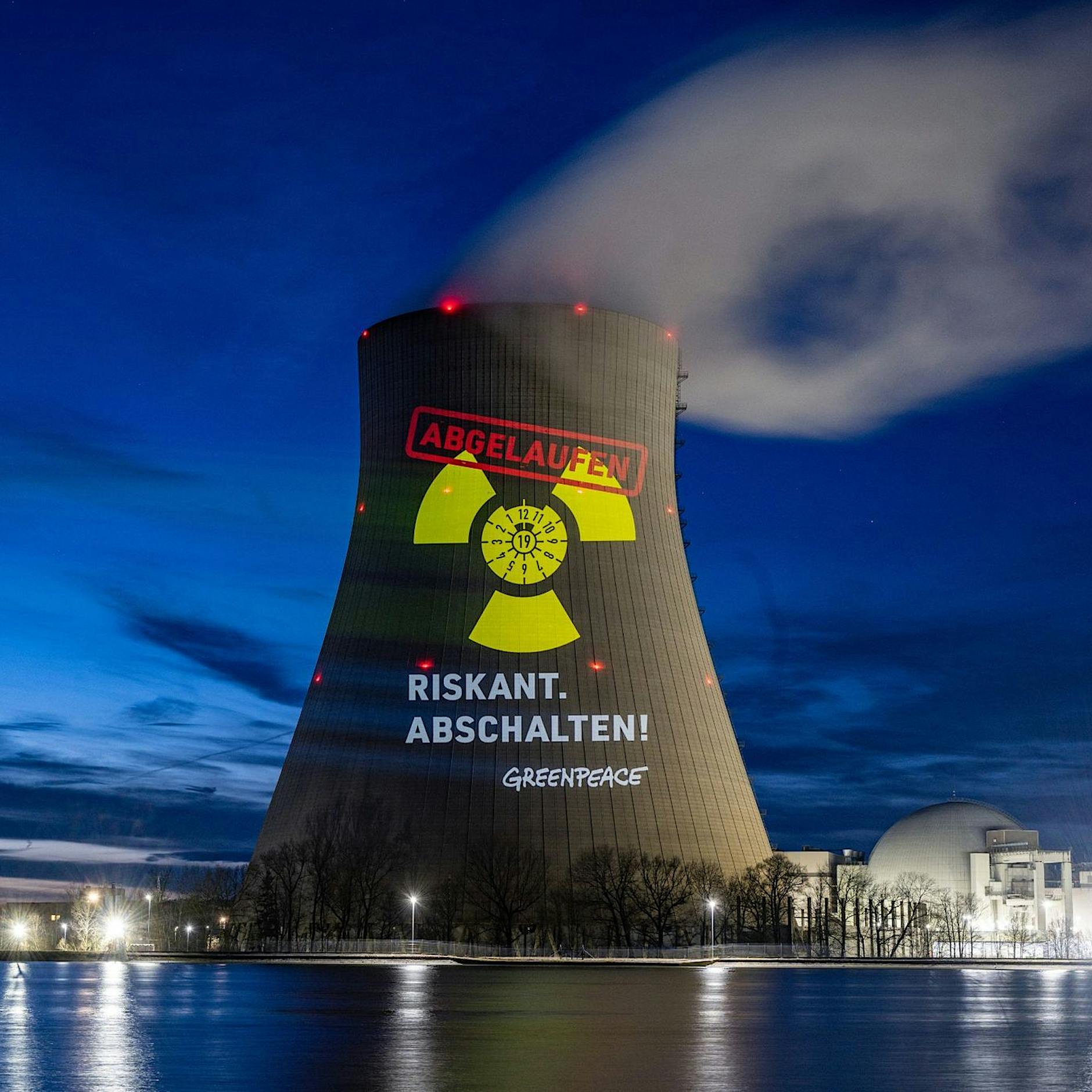 Greenpeace protestiert an drei aktiven AKW gegen Atomkraft
