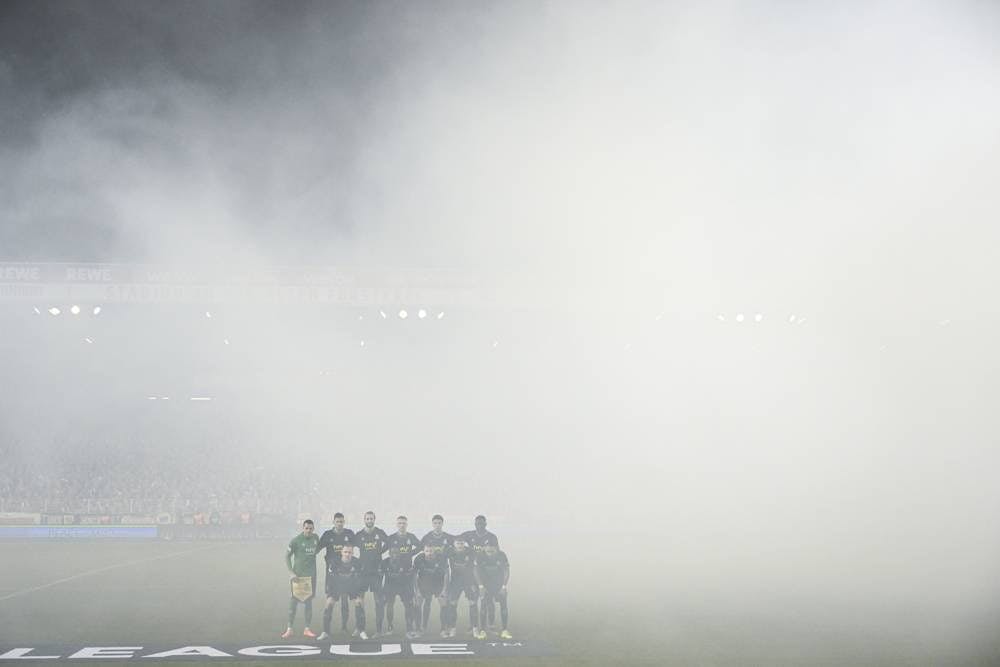 Von den eigenen Fans eingenebelt: die Mannschaft von Royale Union Saint-Gilloise
