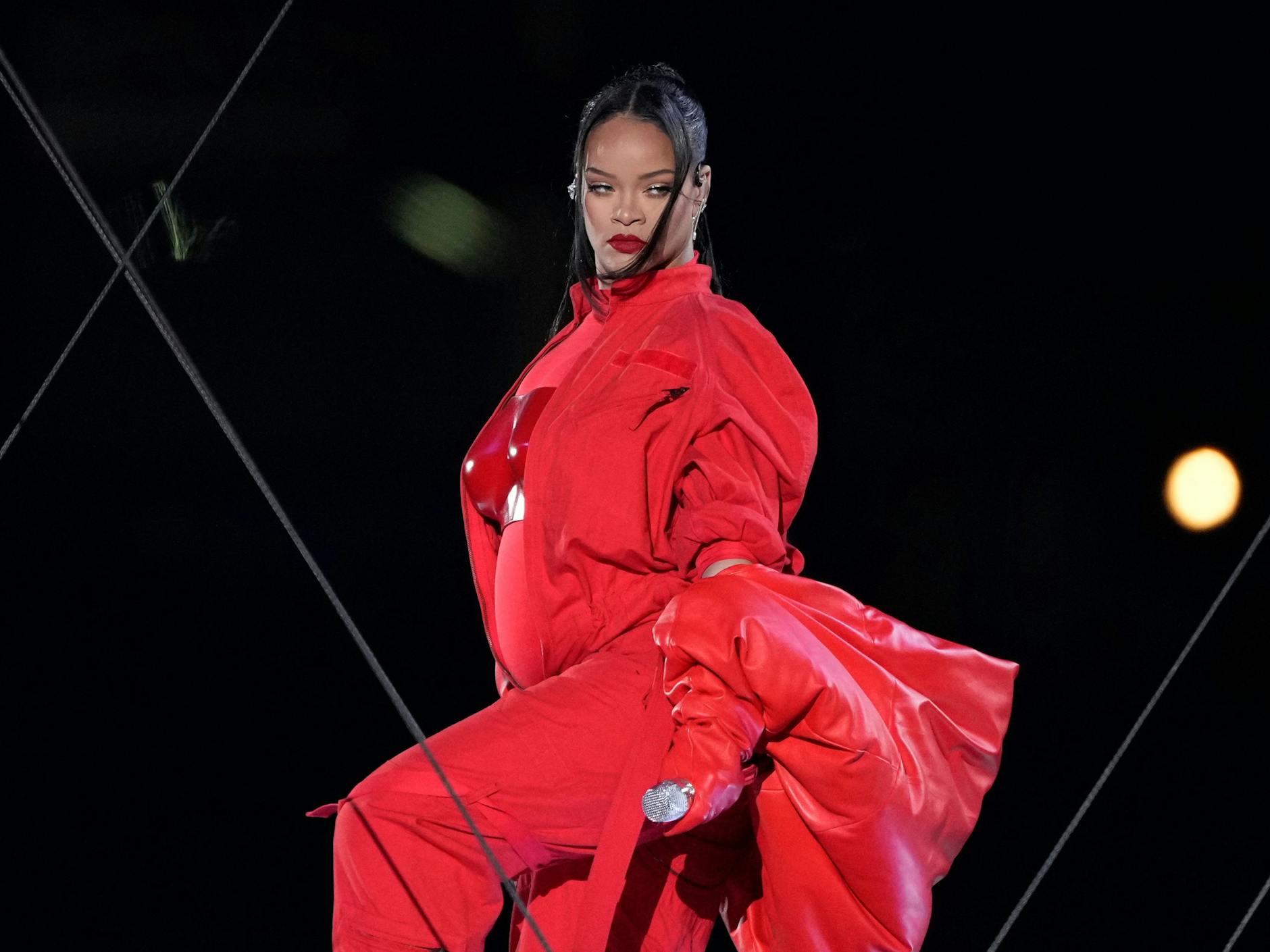 Tems, Ryan Coogler, Ludwig Göransson und Rihanna sind für „Lift me Up“ nominiert, einen Filmsong, den Letztere für „Black Panther: Wakanda Forever“ einsang. Für die Performerin ist es die erste Oscar-Nominierung; bisher hatte sie zahlreiche Musikpreise, darunter auch neun Grammys gewonnen.