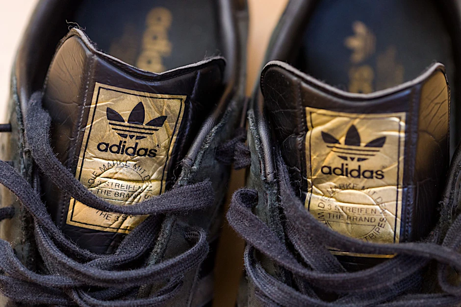 ARCHIV - Das Betriebsergebnis von Adidas könnte erstmals nach Jahrzehnten um bis zu 700 Millionen im Minus liegen.  