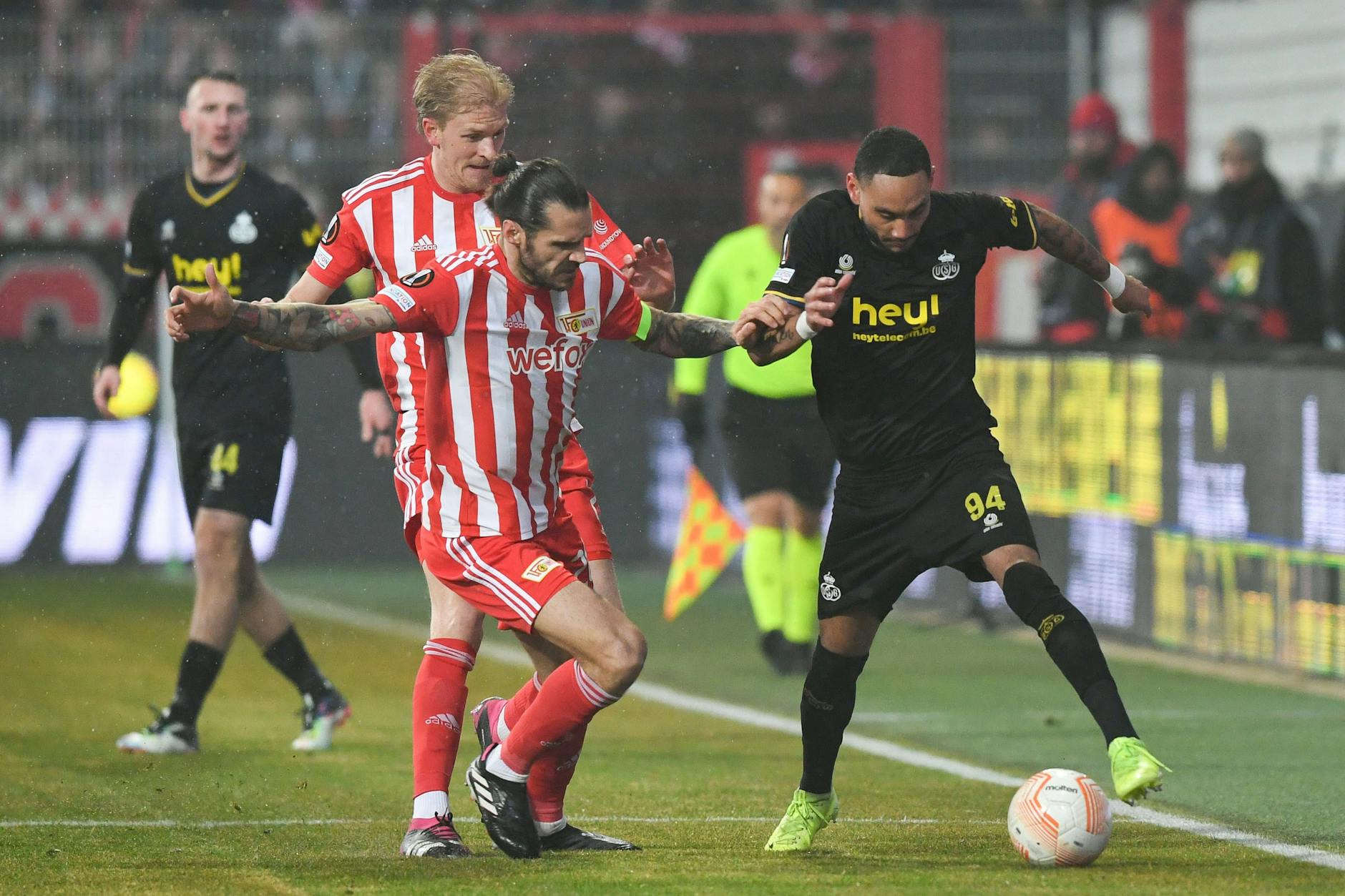 Union-Kapitän Christopher Trimmel (l.) unterlief ein schlimmer Patzer vor dem zweiten Gegentreffer.