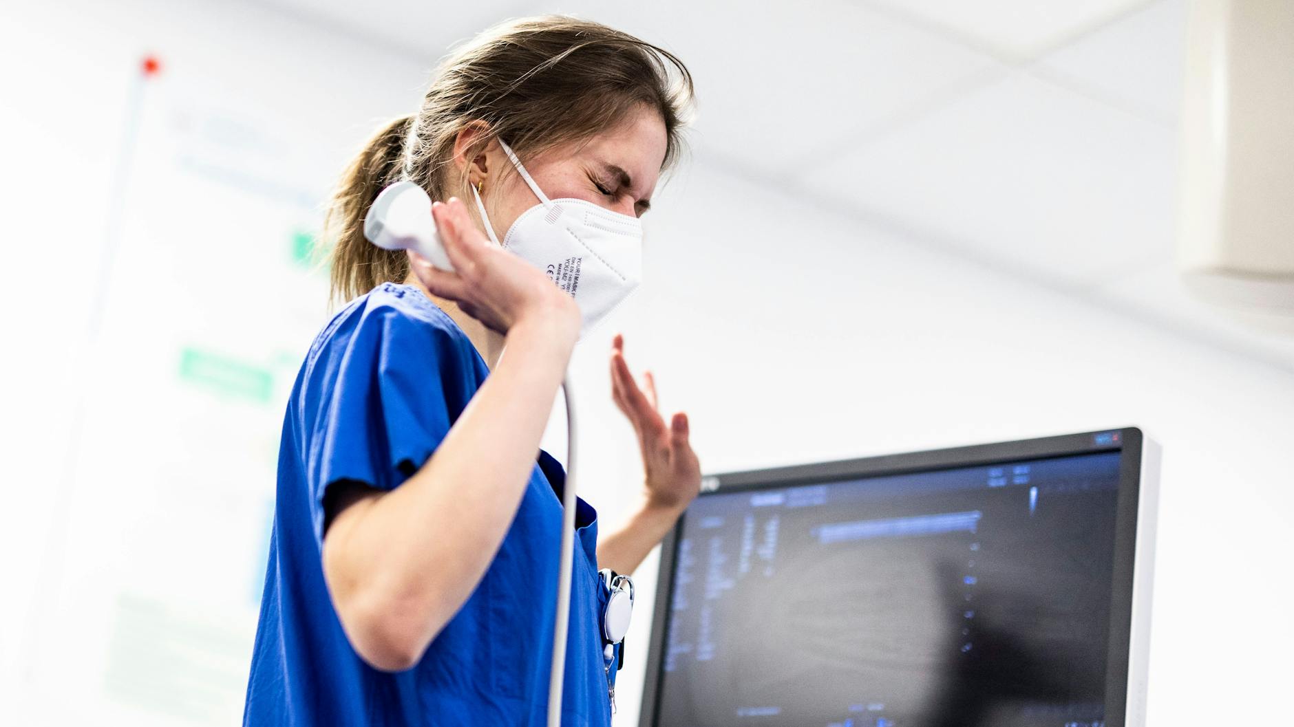 Stella Lingen erleidet im Moment der Fotoaufnahme einen ihrer Tics.