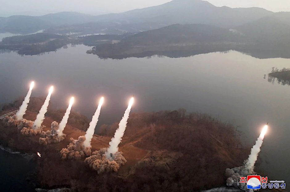 Schießübungen der Artillerie in Nordkorea.
