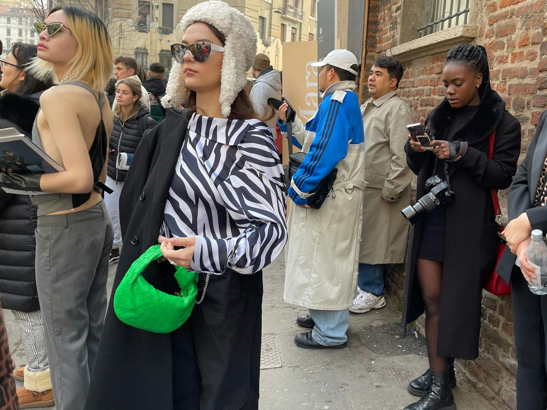 Der Twist mit Zebra-Bluse, von vorne ...