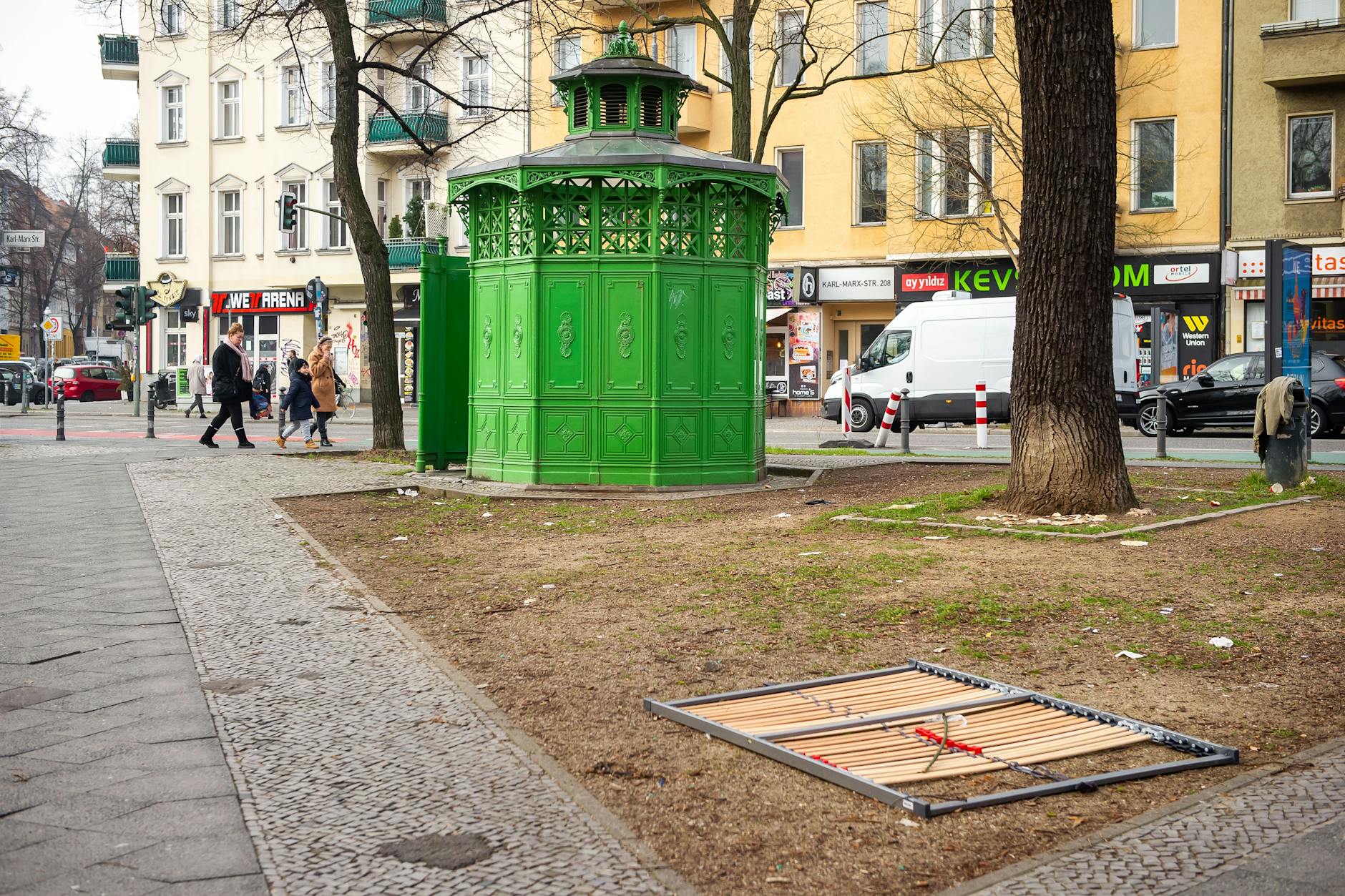 Karl-Marx-, Ecke Kirchhofstraße. Die gefährliche Droge Crack wird hier immer öfter verkauft und konsumiert.